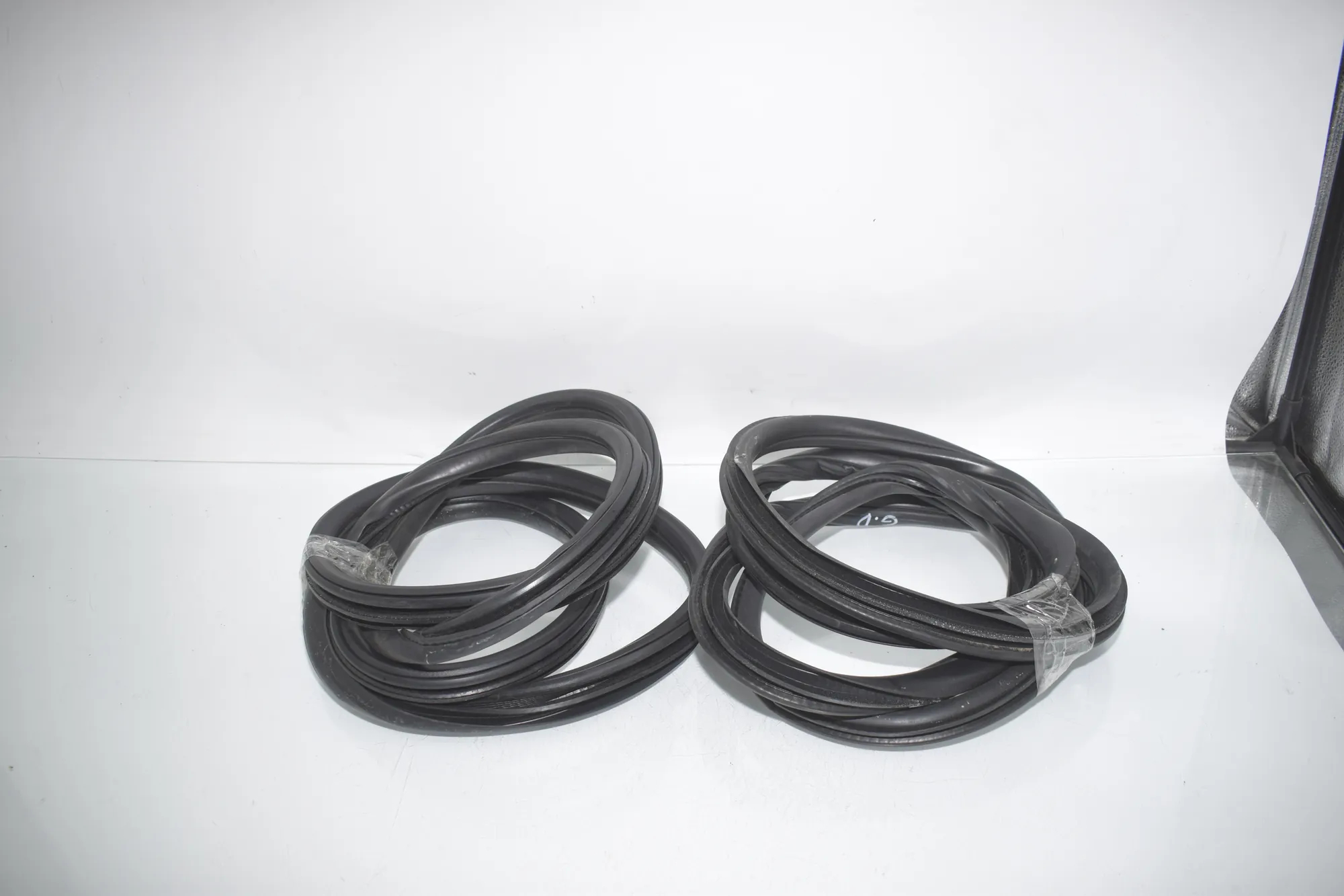 Rear Right Door Seal Rubber – OEM 7300249 · BMW X3 (F25) BMW X3 (F25) xDrive 30 d 2012 – 3