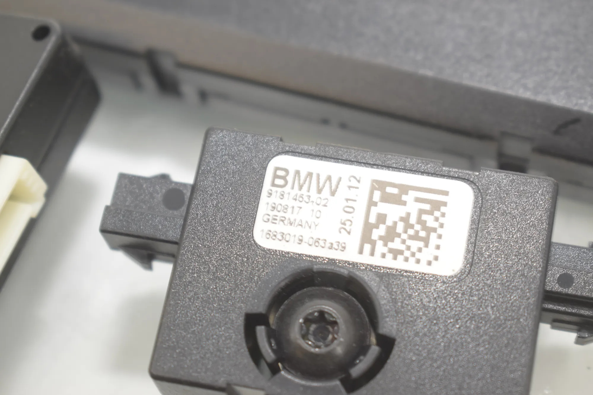 Antenna Amplifier – OEM 9267127 · BMW X3 (F25) BMW X3 (F25) xDrive 30 d 2012 – 5