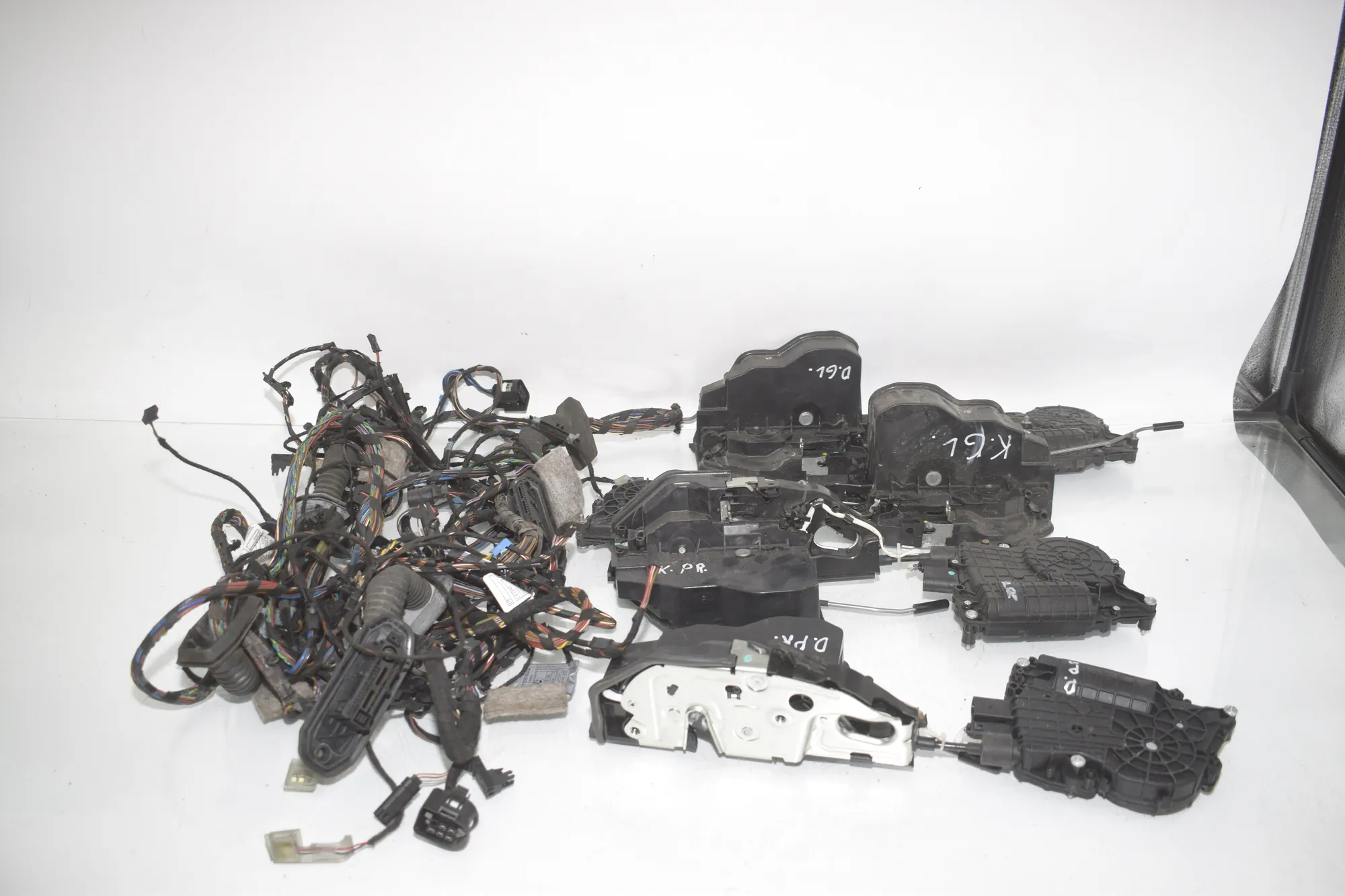 Door Locks Soft Close Kit – OEM 9242070 · BMW X5 (E70) BMW X5 (E70) 3.0 d 2008 – 3