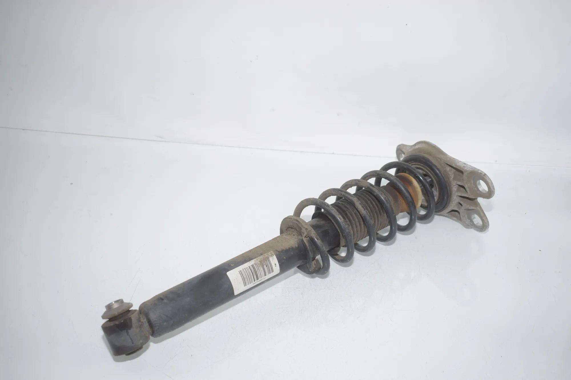 Rear Left Shock Absorber – OEM 6880101 · BMW i3 (I01) BMW i3 (I01) Electric 2020 – 3