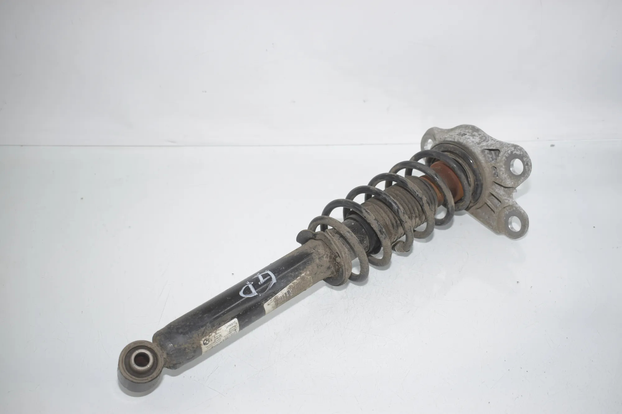 Rear Right Shock Absorber – OEM 6880101 · BMW i3 (I01) BMW i3 (I01) Electric 2020 – 3