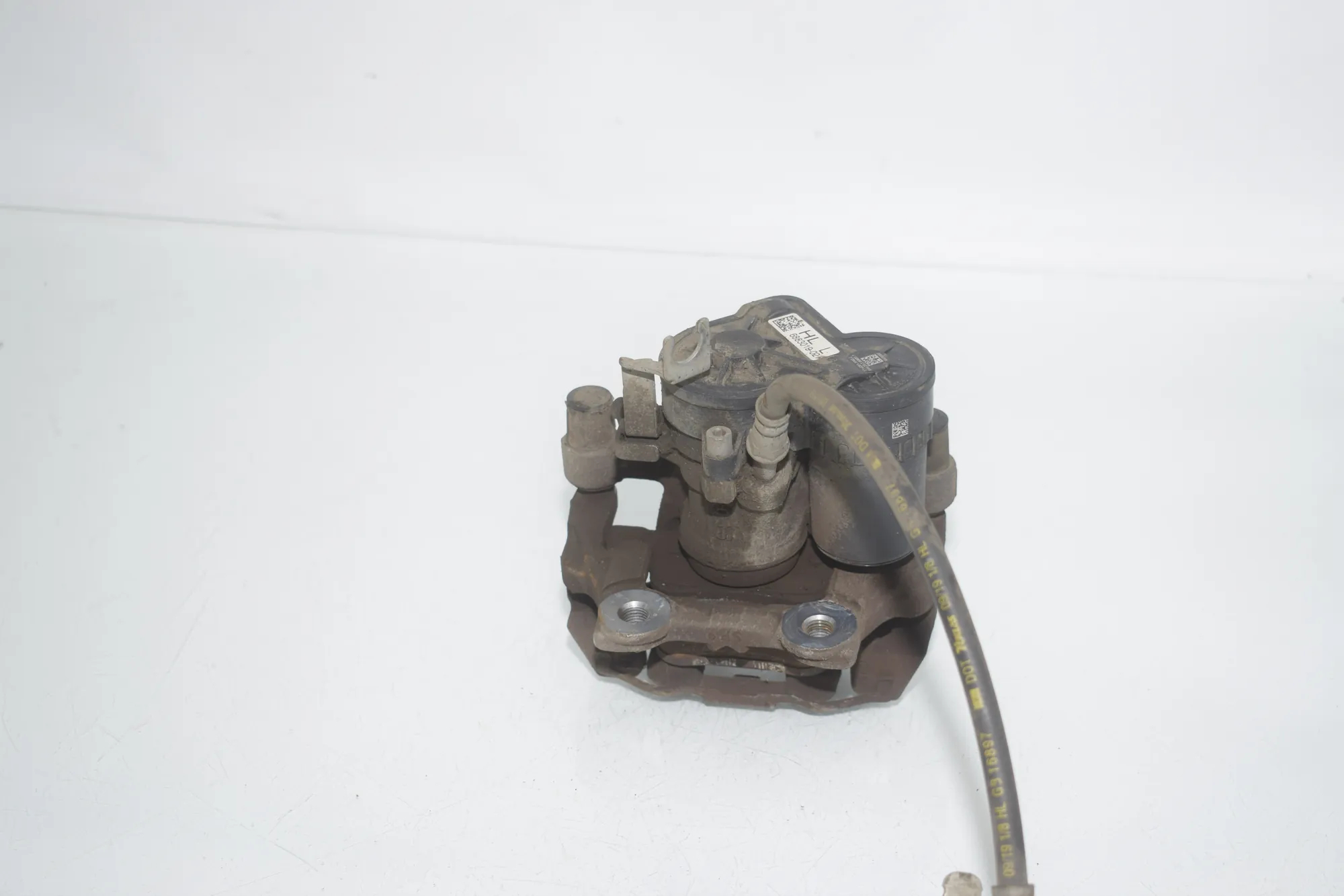 Rear Left Brake Caliper – OEM 6883019 · BMW i3 (I01) BMW i3 (I01) Electric 2020 – 5