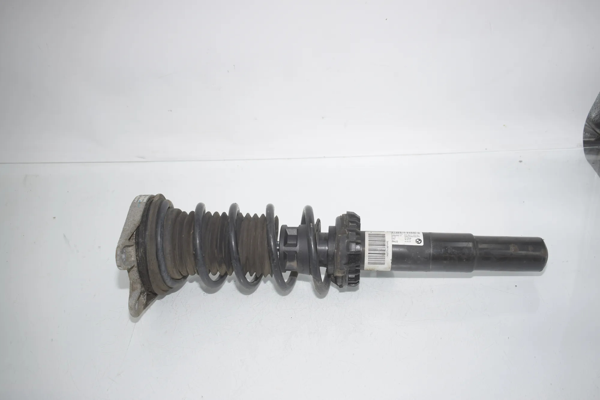 Front Right Shock Absorber – OEM 6880098 · BMW i3 (I01) BMW i3 (I01) Electric 2020 – 3