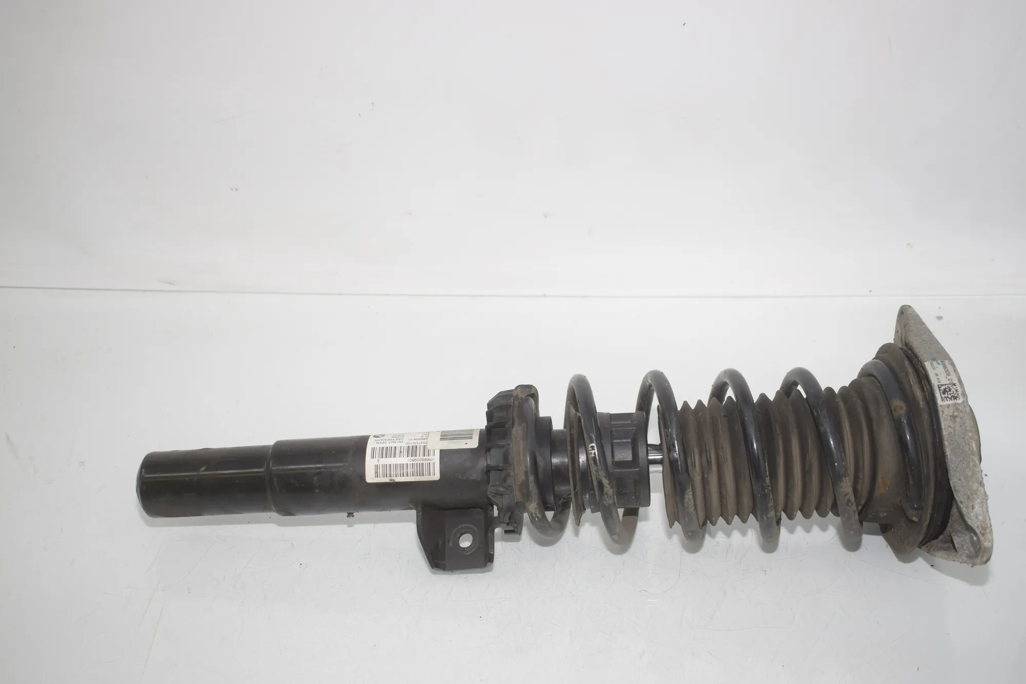 Front Right Shock Absorber – OEM 6880098 · BMW i3 (I01) BMW i3 (I01) Electric 2020