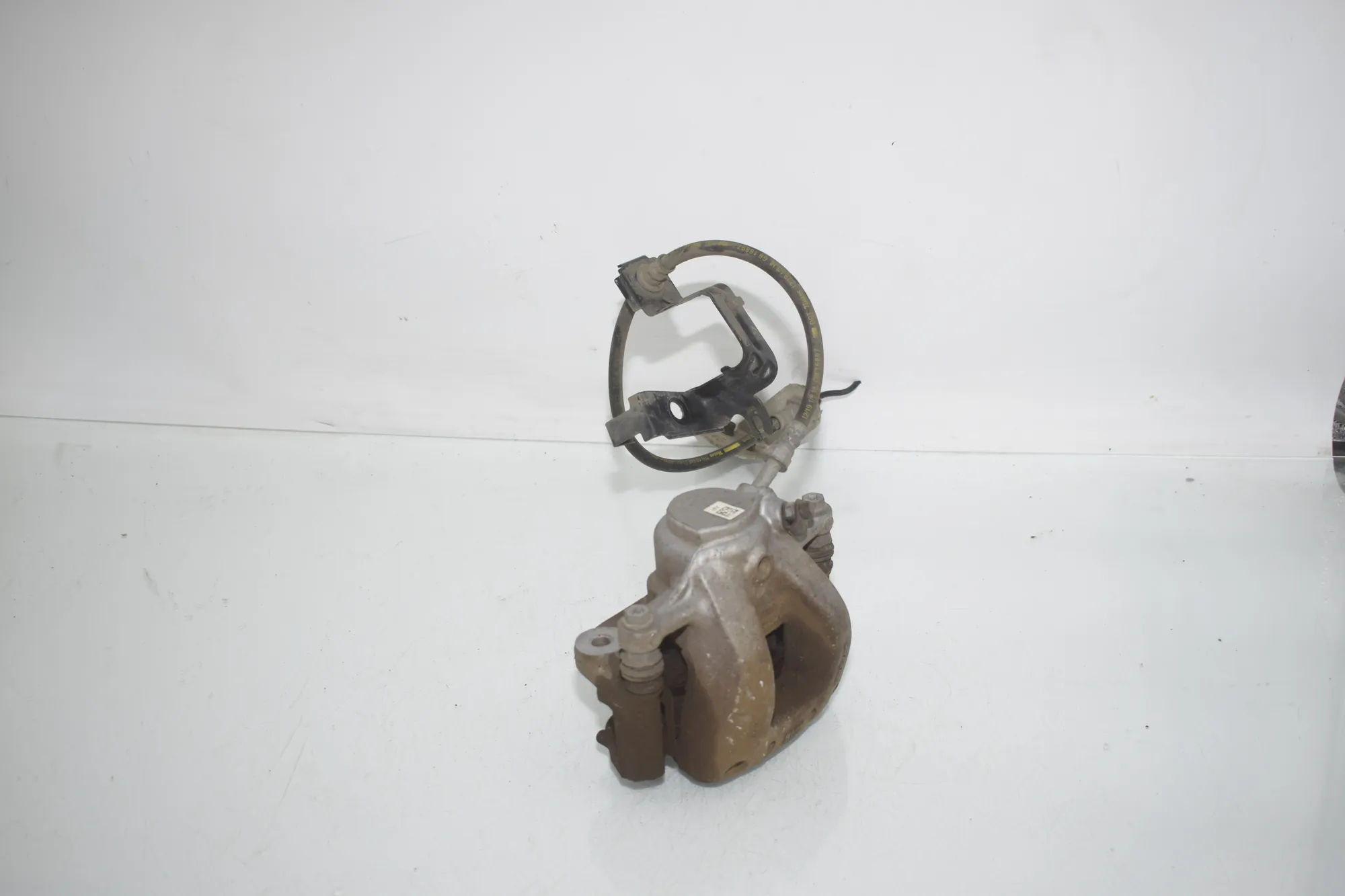 Front Right Brake Caliper – OEM 6860270 · BMW i3 (I01) BMW i3 (I01) Electric 2020 – 2