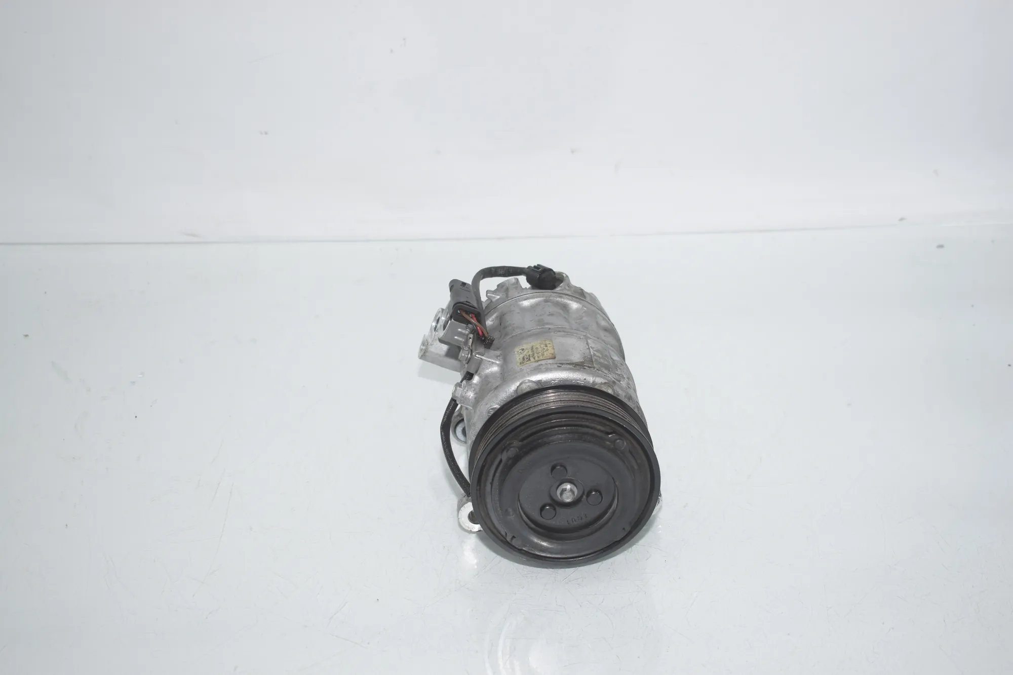 Air Condition A/C Pump – OEM 6842618 · BMW 2 Gran Tourer (F46) BMW 2 Gran Tourer (F46) 220 d xDrive 2018 – 2