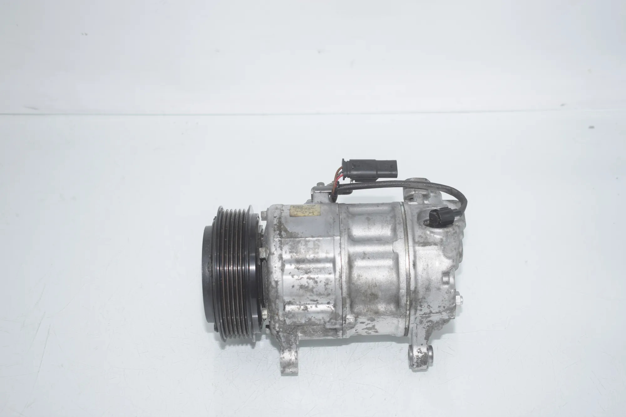 Air Condition A/C Pump – OEM 6842618 · BMW 2 Gran Tourer (F46) BMW 2 Gran Tourer (F46) 220 d xDrive 2018 – 3