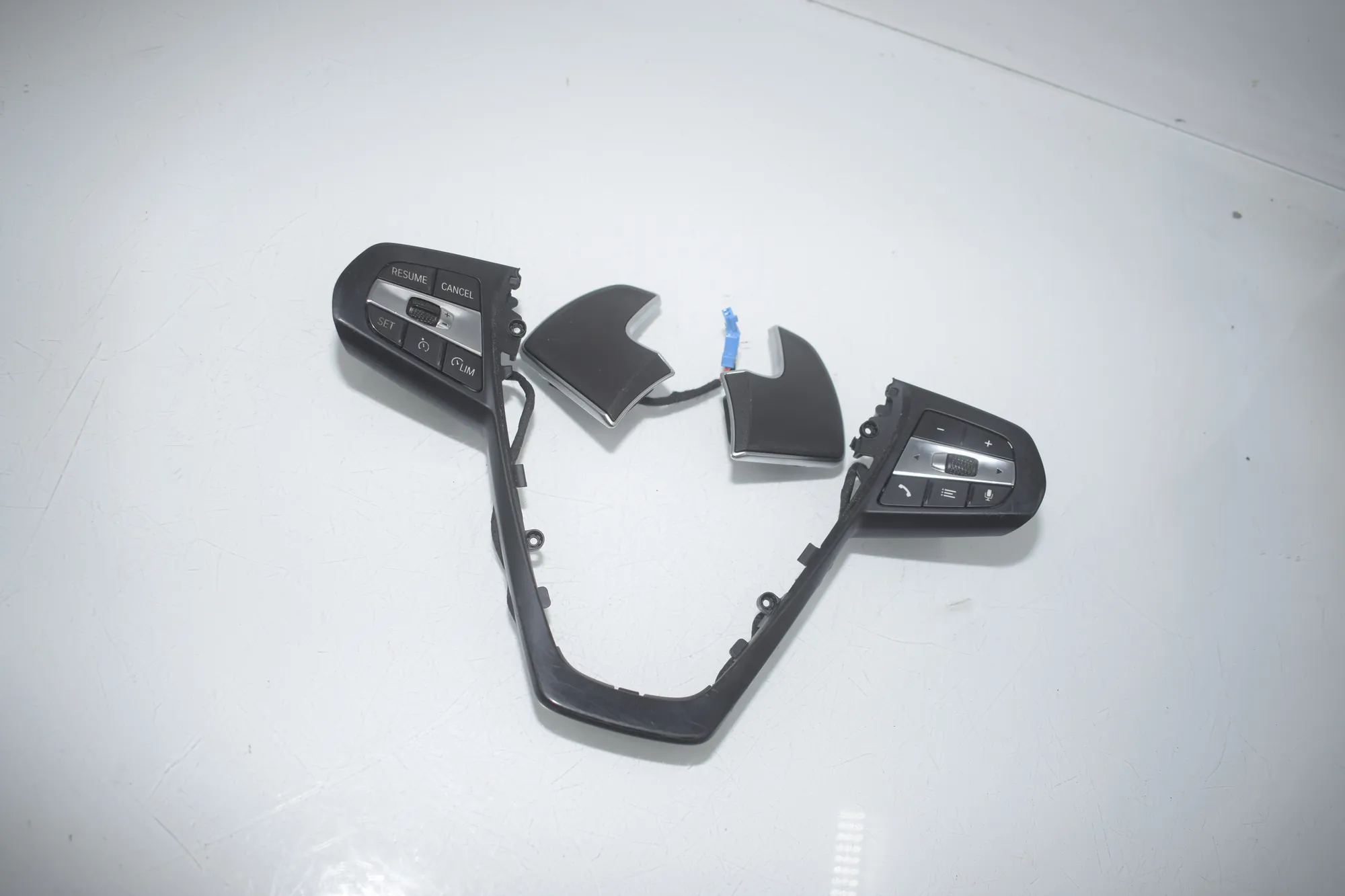 Steering Wheel Button Switches – OEM 9873213 · BMW 3 Touring (G21) BMW 3 Touring (G21) 320 d Mild-Hybrid 2023 – 2
