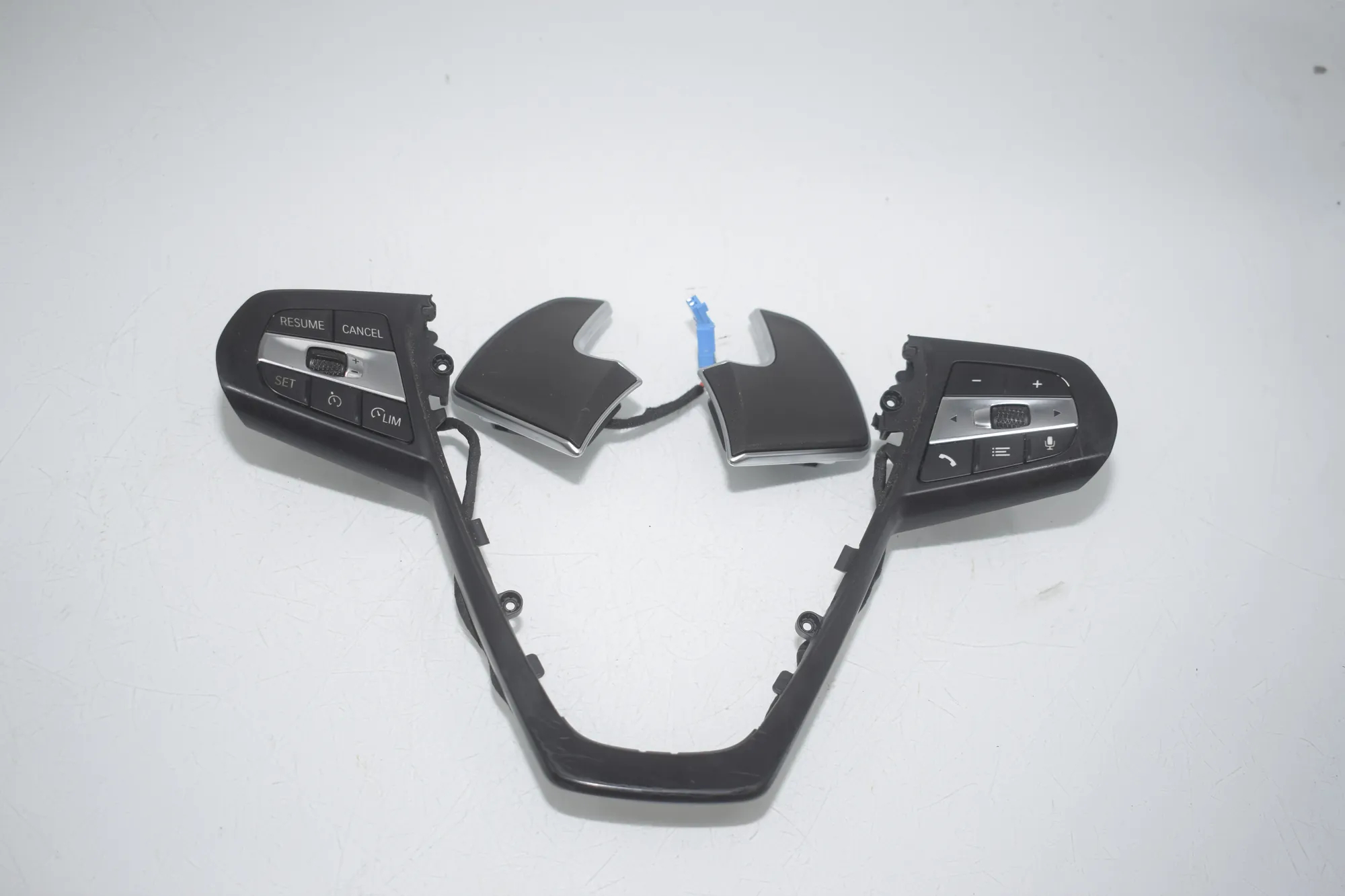 Steering Wheel Button Switches – OEM 9873213 · BMW 3 Touring (G21) BMW 3 Touring (G21) 320 d Mild-Hybrid 2023