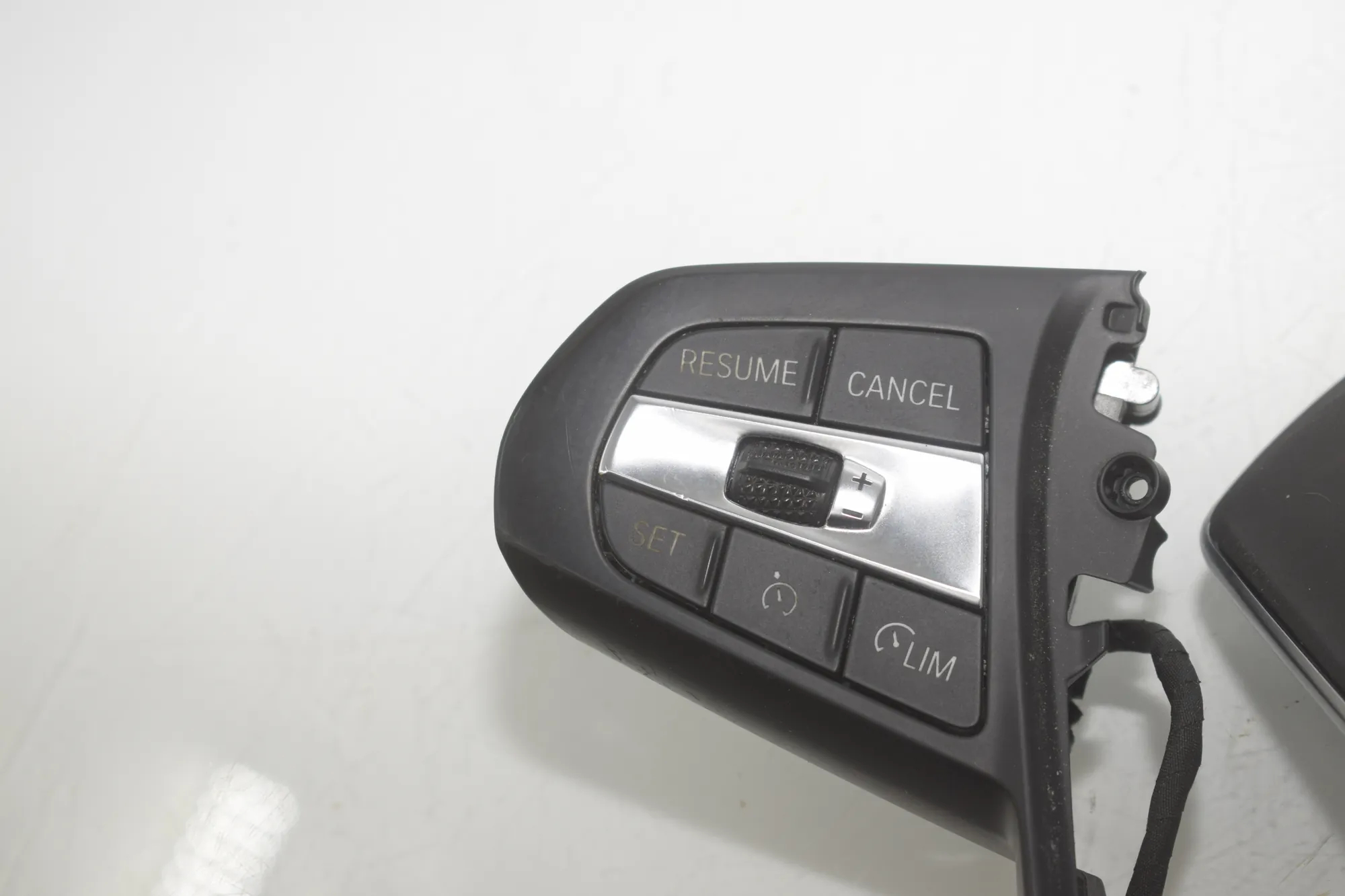 Steering Wheel Button Switches – OEM 9873213 · BMW 3 Touring (G21) BMW 3 Touring (G21) 320 d Mild-Hybrid 2023 – 3