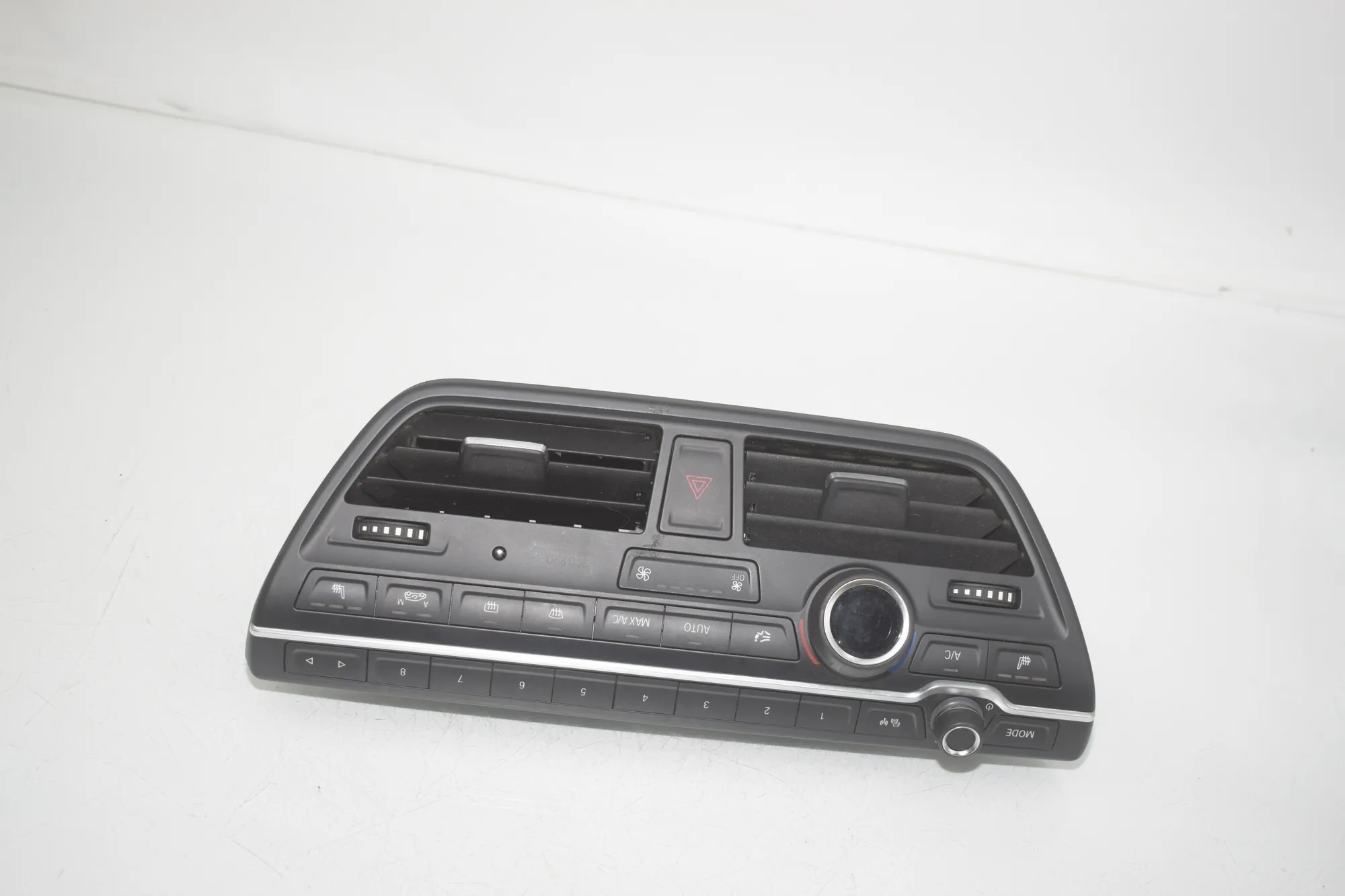 Climate Control Unit – OEM 9379121 · BMW i3 (I01) BMW i3 (I01) Electric 2020 – 4