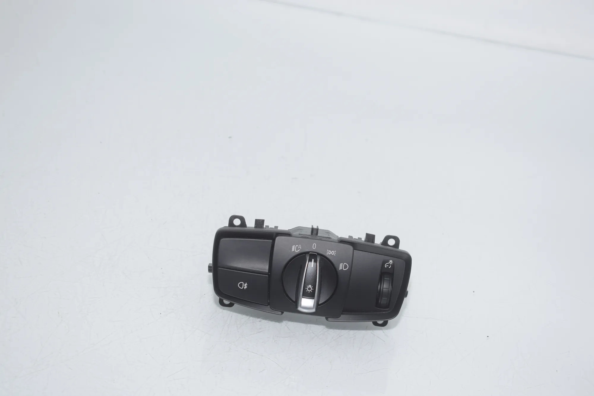 Headlight Switch Control Unit – OEM 9865812 · BMW i3 (I01) BMW i3 (I01) Electric 2020