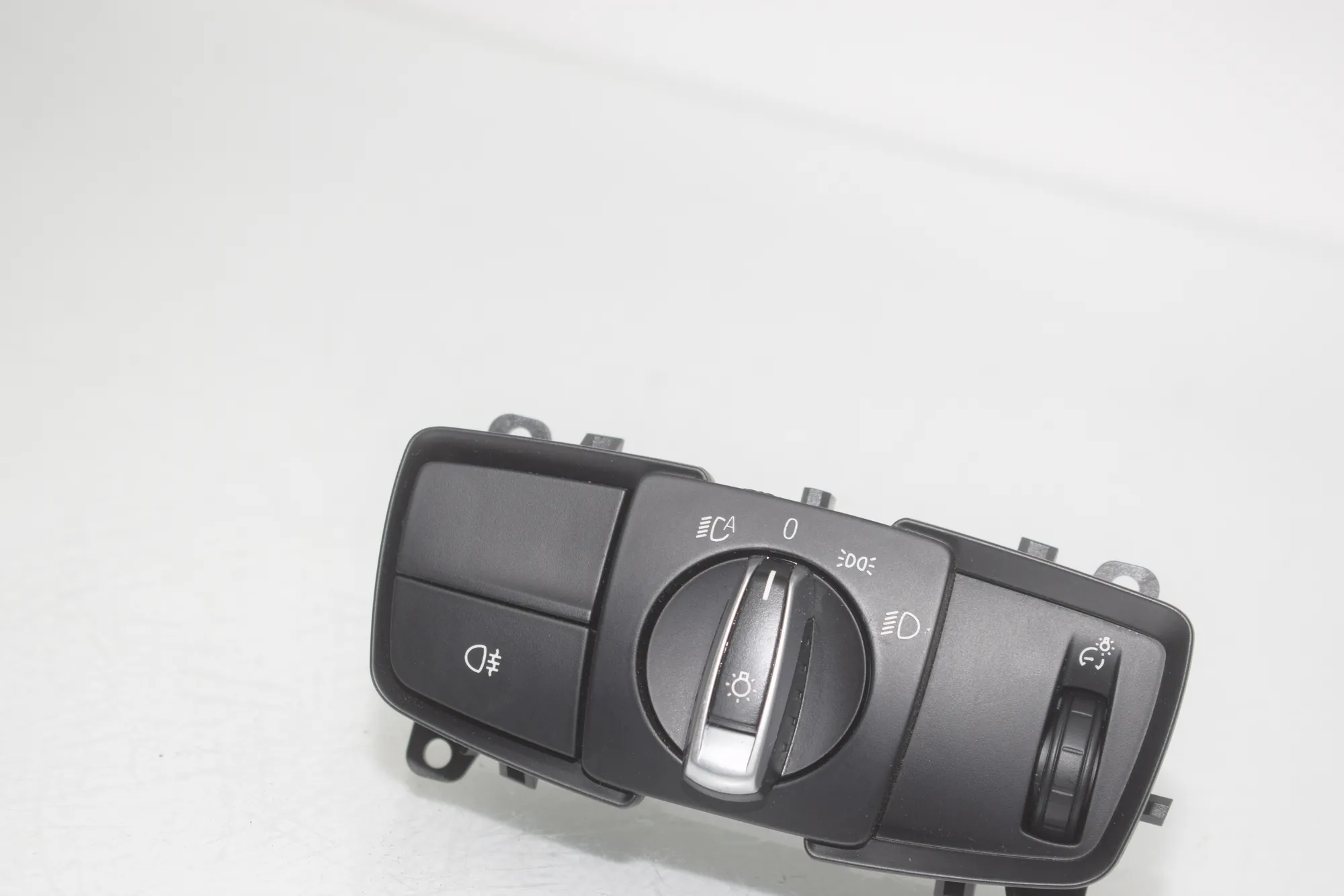 Headlight Switch Control Unit – OEM 9865812 · BMW i3 (I01) BMW i3 (I01) Electric 2020 – 2