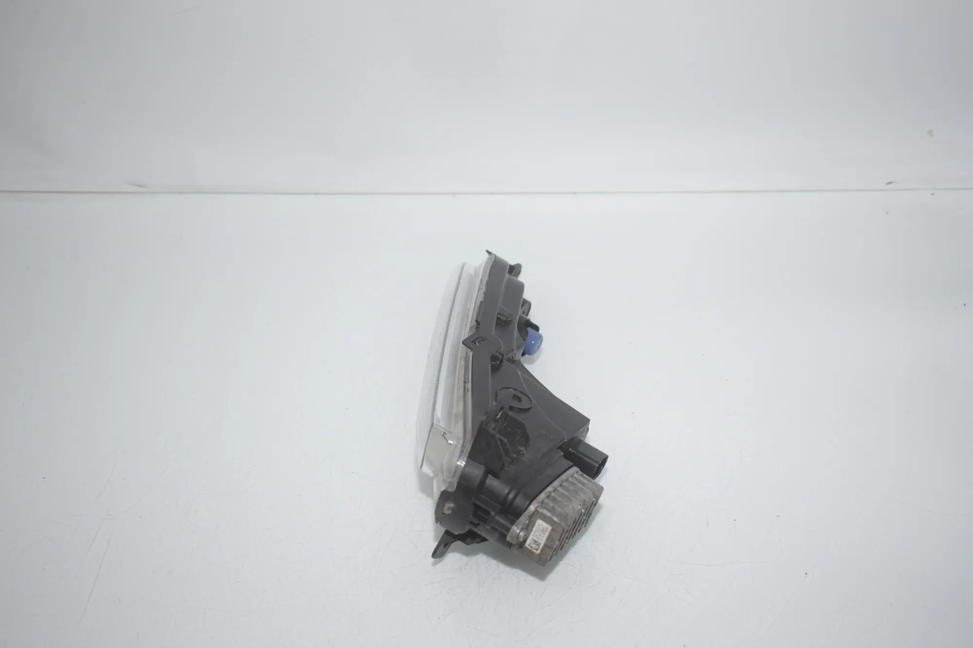 Front Right Fog Light – OEM 7471838 · BMW i3 (I01) BMW i3 (I01) Electric 2020 – 3