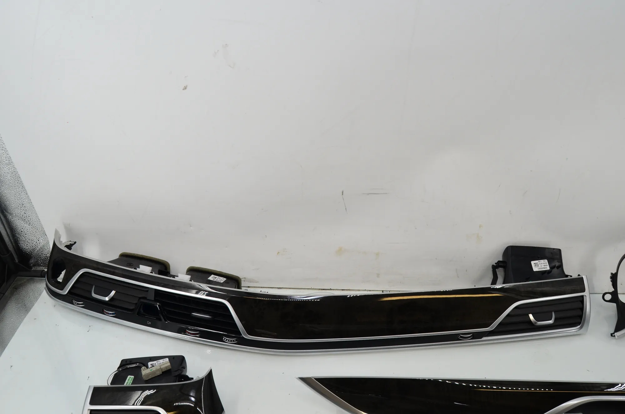 Interior Trim Strips Kit – OEM 9299501 · BMW 7 (G11, G12) 750 d, Ld xDrive 2016 – 5
