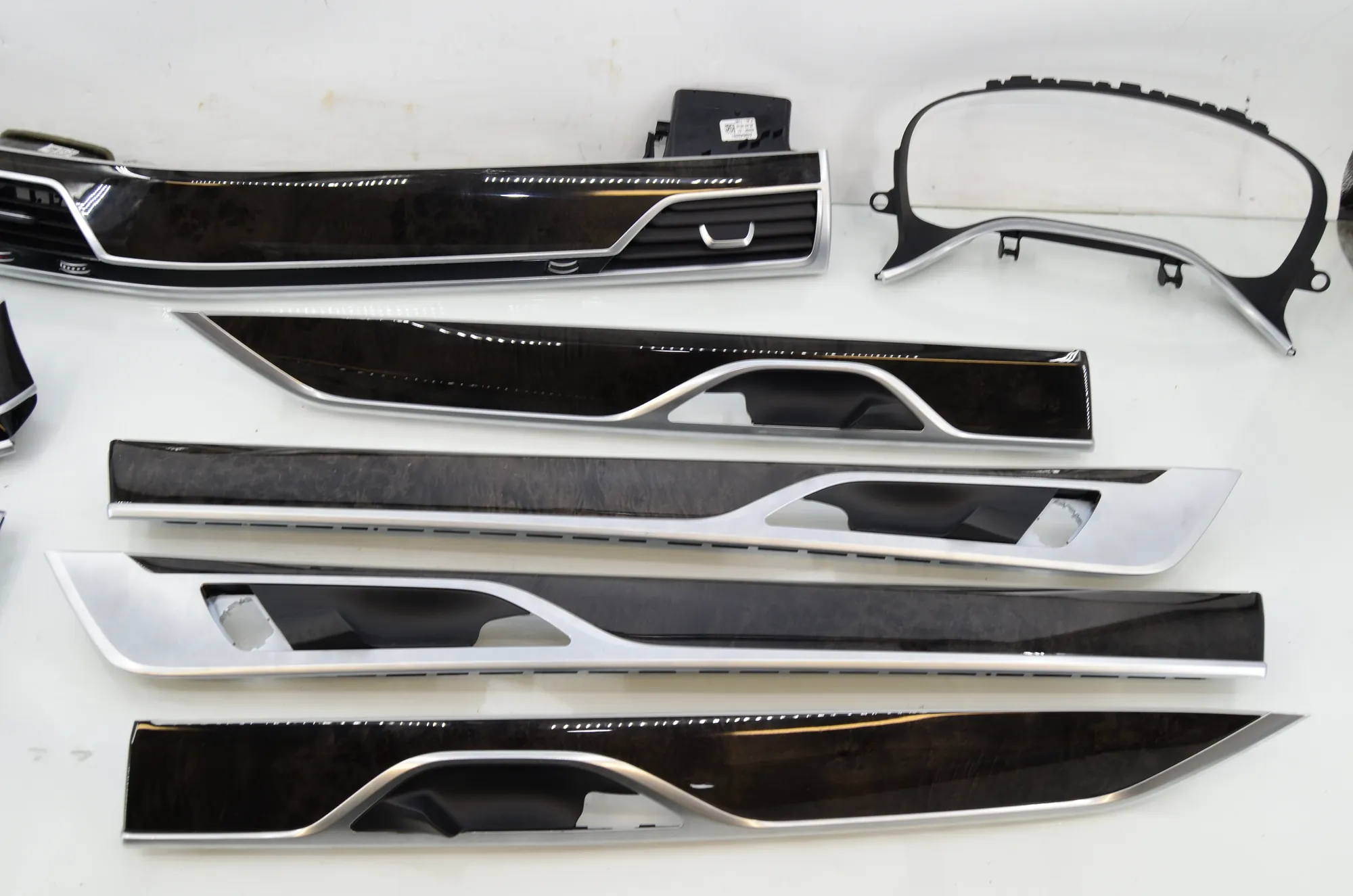 Interior Trim Strips Kit – OEM 9299501 · BMW 7 (G11, G12) 750 d, Ld xDrive 2016 – 3