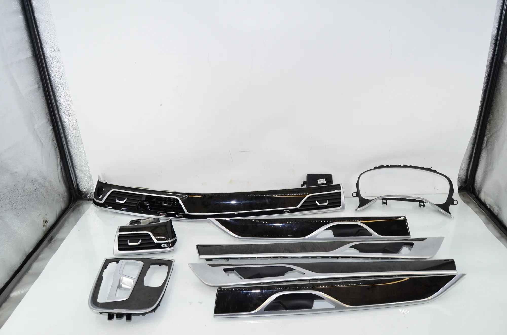 Interior Trim Strips Kit – OEM 9299501 · BMW 7 (G11, G12) 750 d, Ld xDrive 2016
