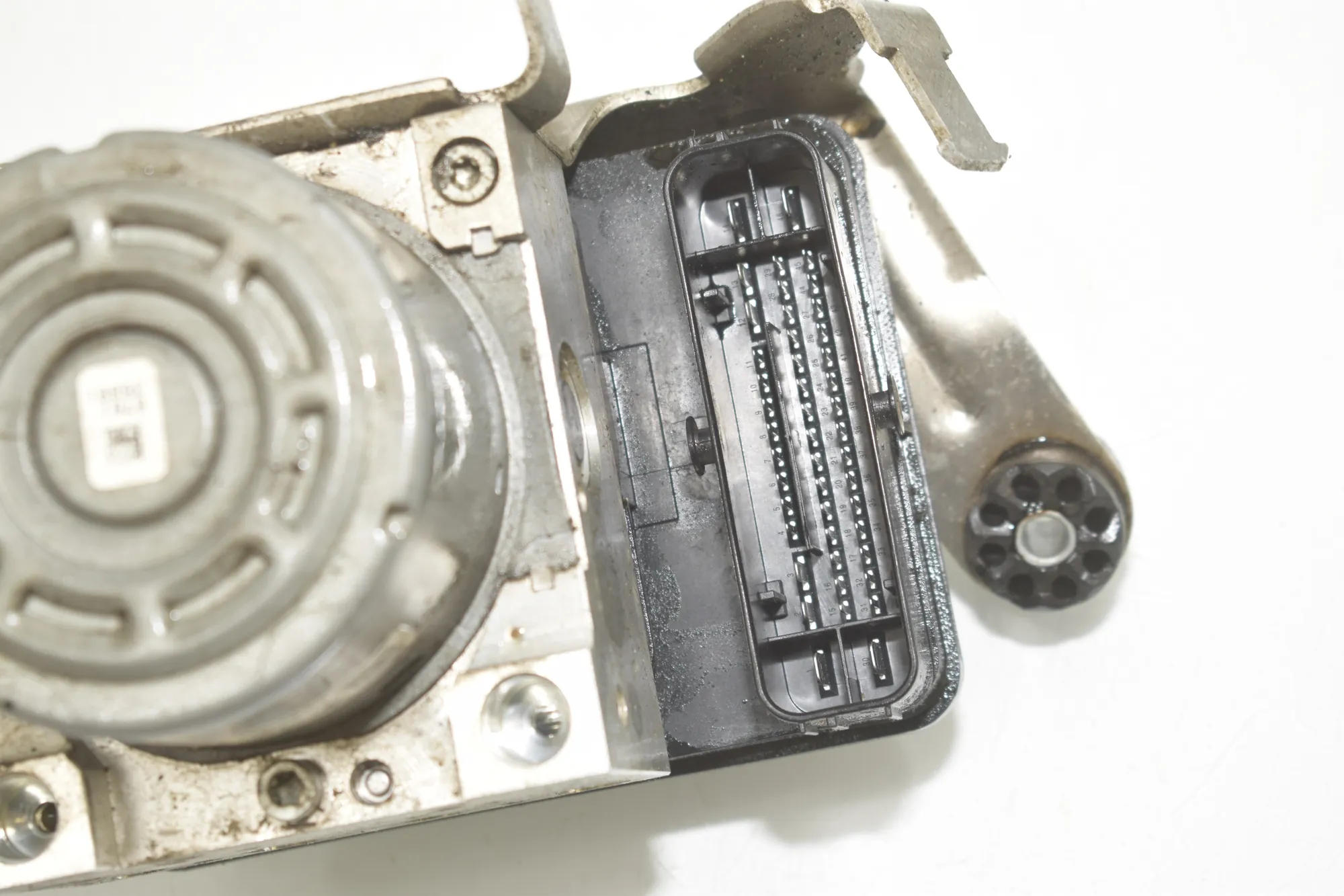ABS Pump – OEM 6896137 · BMW i3 (I01) BMW i3 (I01) Electric 2020 – 4