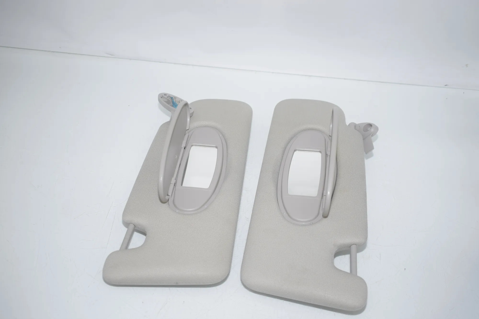 Right Side Sun Visor – OEM 7305472 · BMW i3 (I01) BMW i3 (I01) Electric 2020 – 3