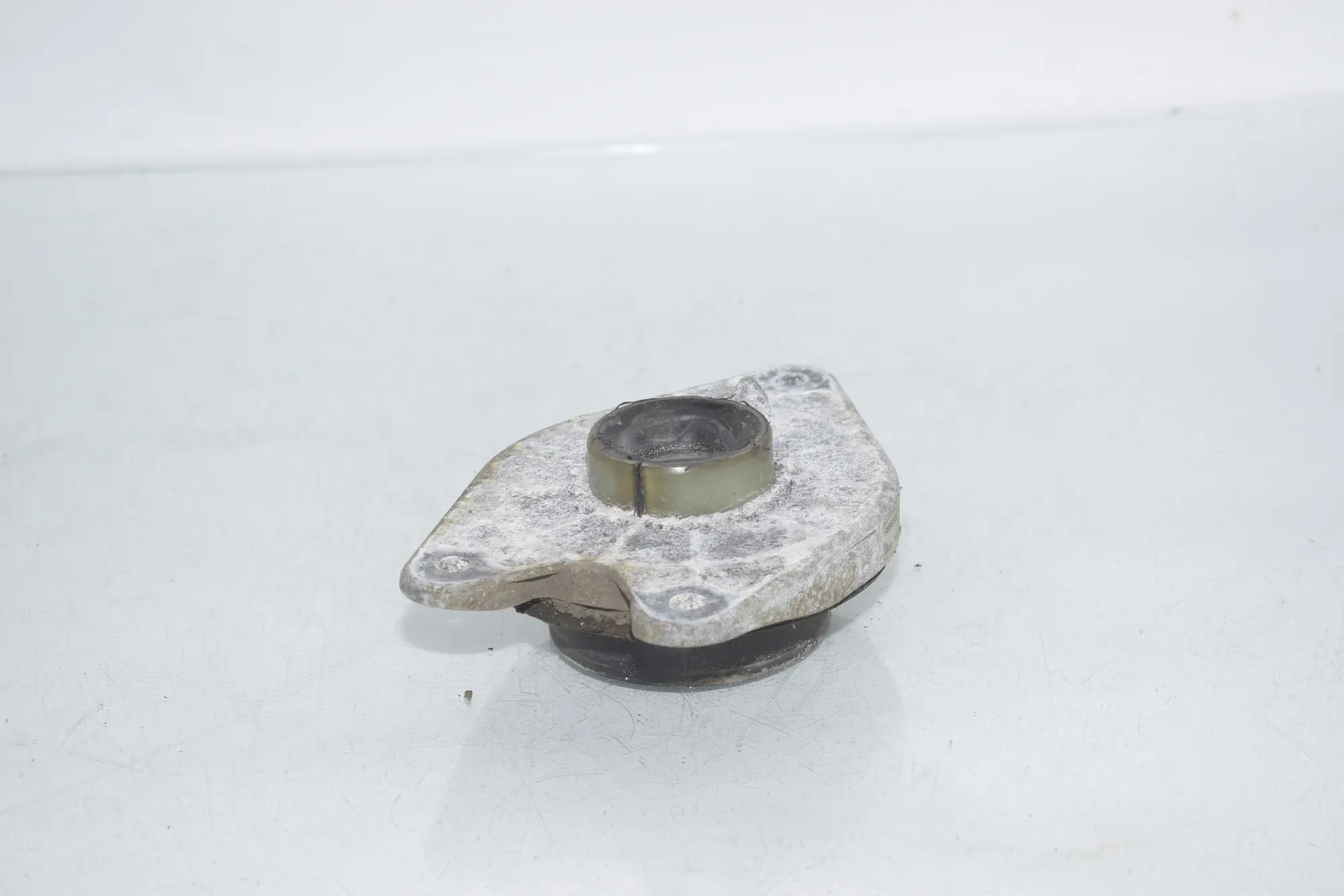 Front Left Shock Absorber Bracket – OEM 6896309 · BMW i3 (I01) BMW i3 (I01) Electric 2020 – 4
