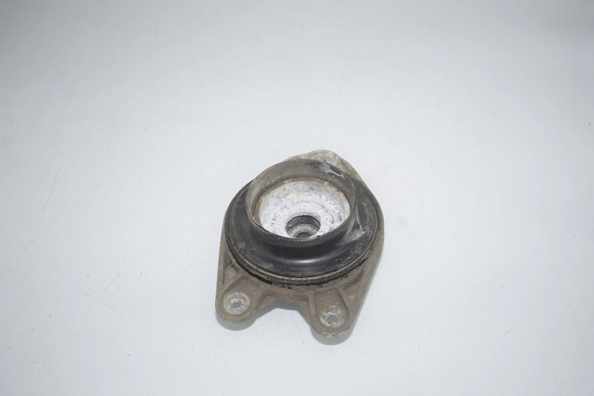 Front Left Shock Absorber Bracket – OEM 6896309 · BMW i3 (I01) BMW i3 (I01) Electric 2020 – 2