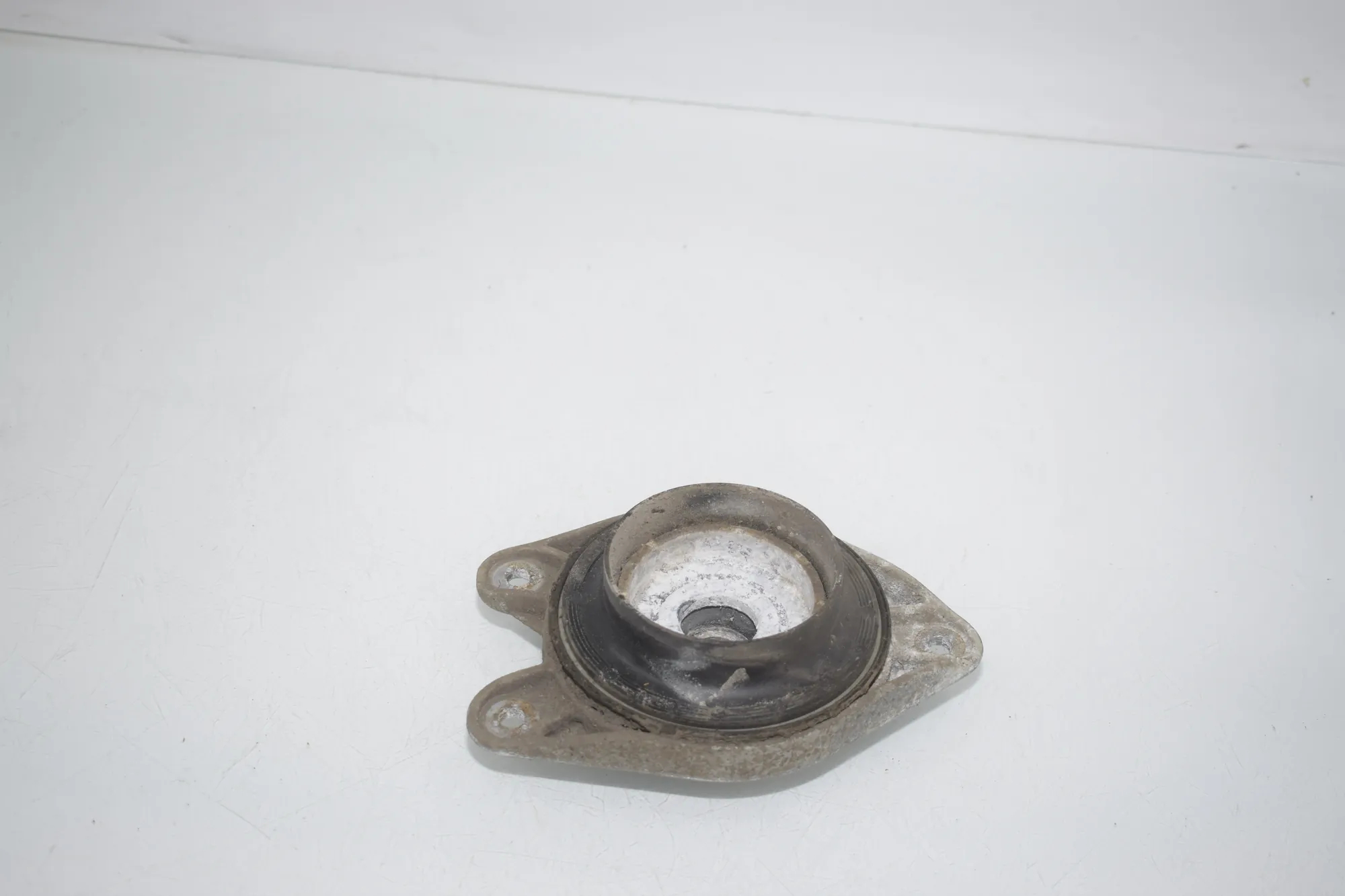 Front Left Shock Absorber Bracket – OEM 6896309 · BMW i3 (I01) BMW i3 (I01) Electric 2020 – 3