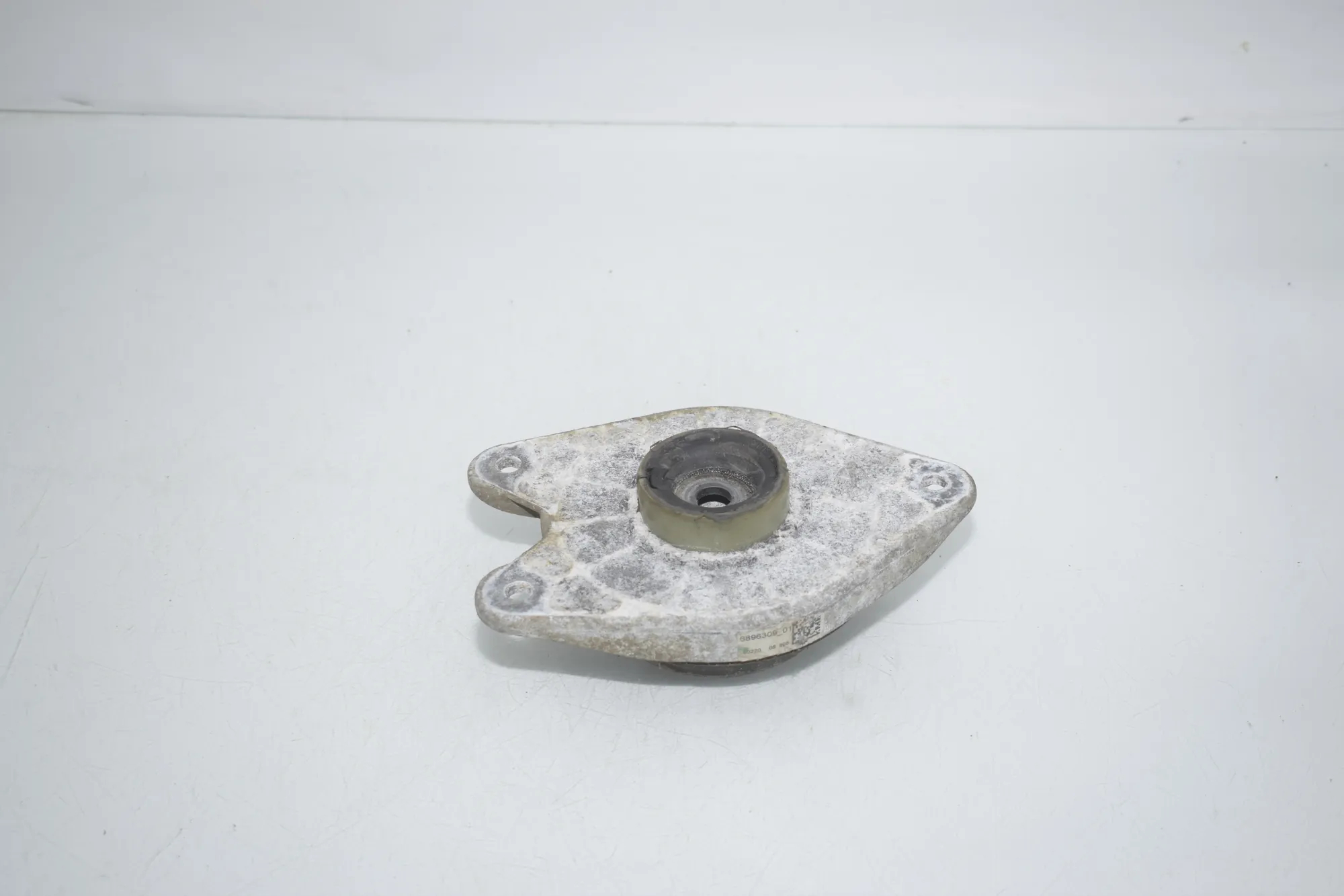 Front Left Shock Absorber Bracket – OEM 6896309 · BMW i3 (I01) BMW i3 (I01) Electric 2020
