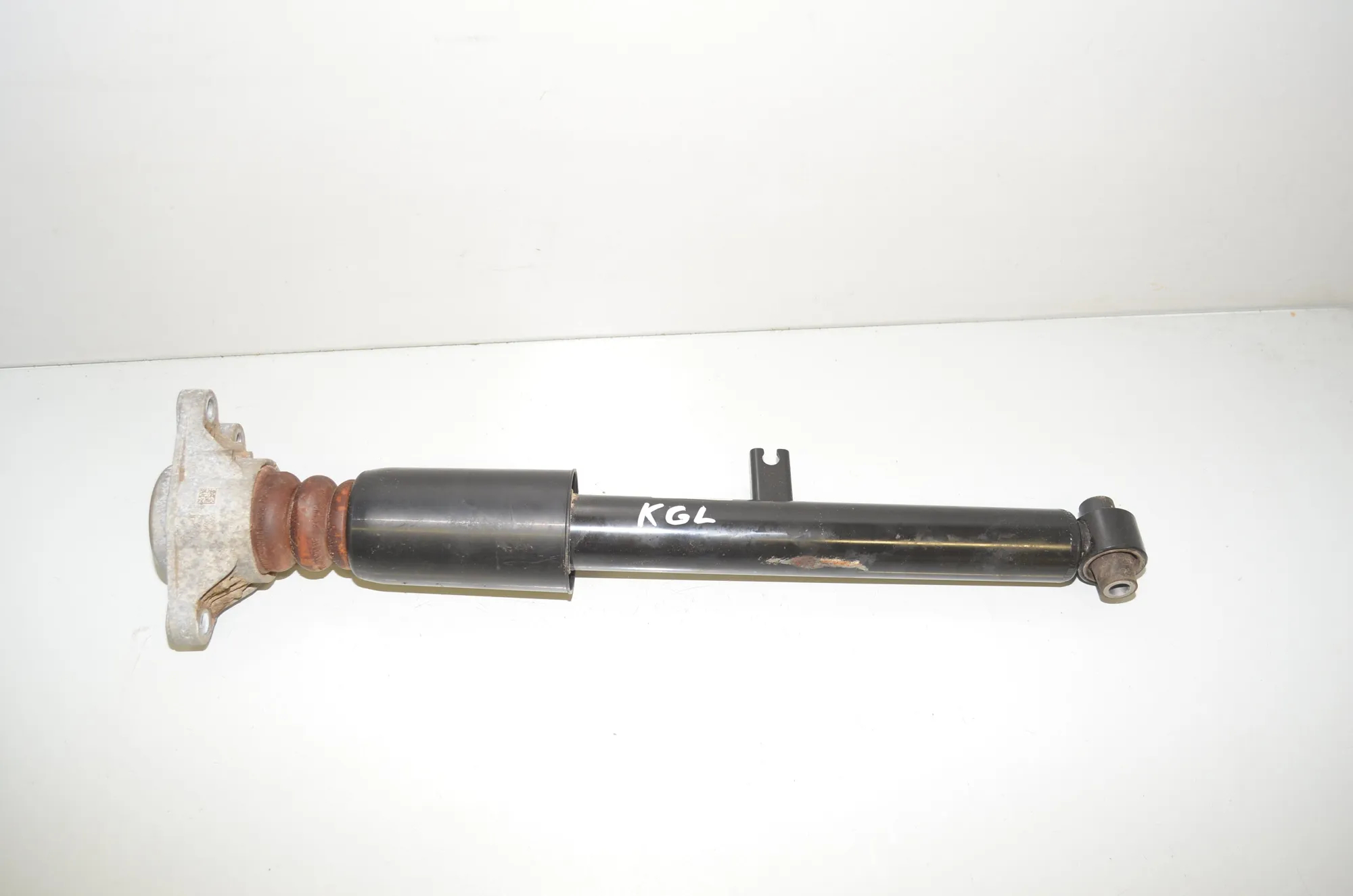 Rear Left Shock Absorber – OEM 6894423 · BMW 3 Touring (G21) BMW 3 Touring (G21) 330 e Plug-in-Hybrid 2020