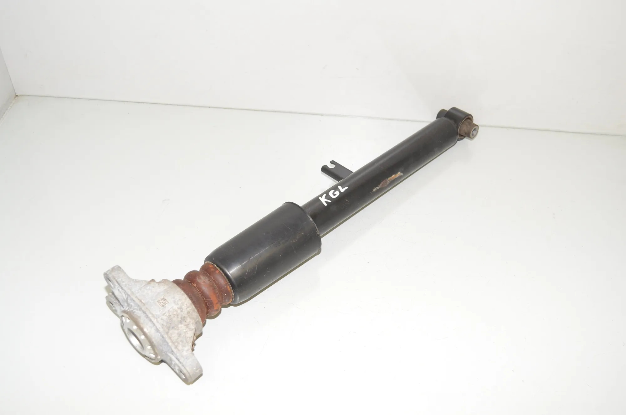 Rear Left Shock Absorber – OEM 6894423 · BMW 3 Touring (G21) BMW 3 Touring (G21) 330 e Plug-in-Hybrid 2020 – 4