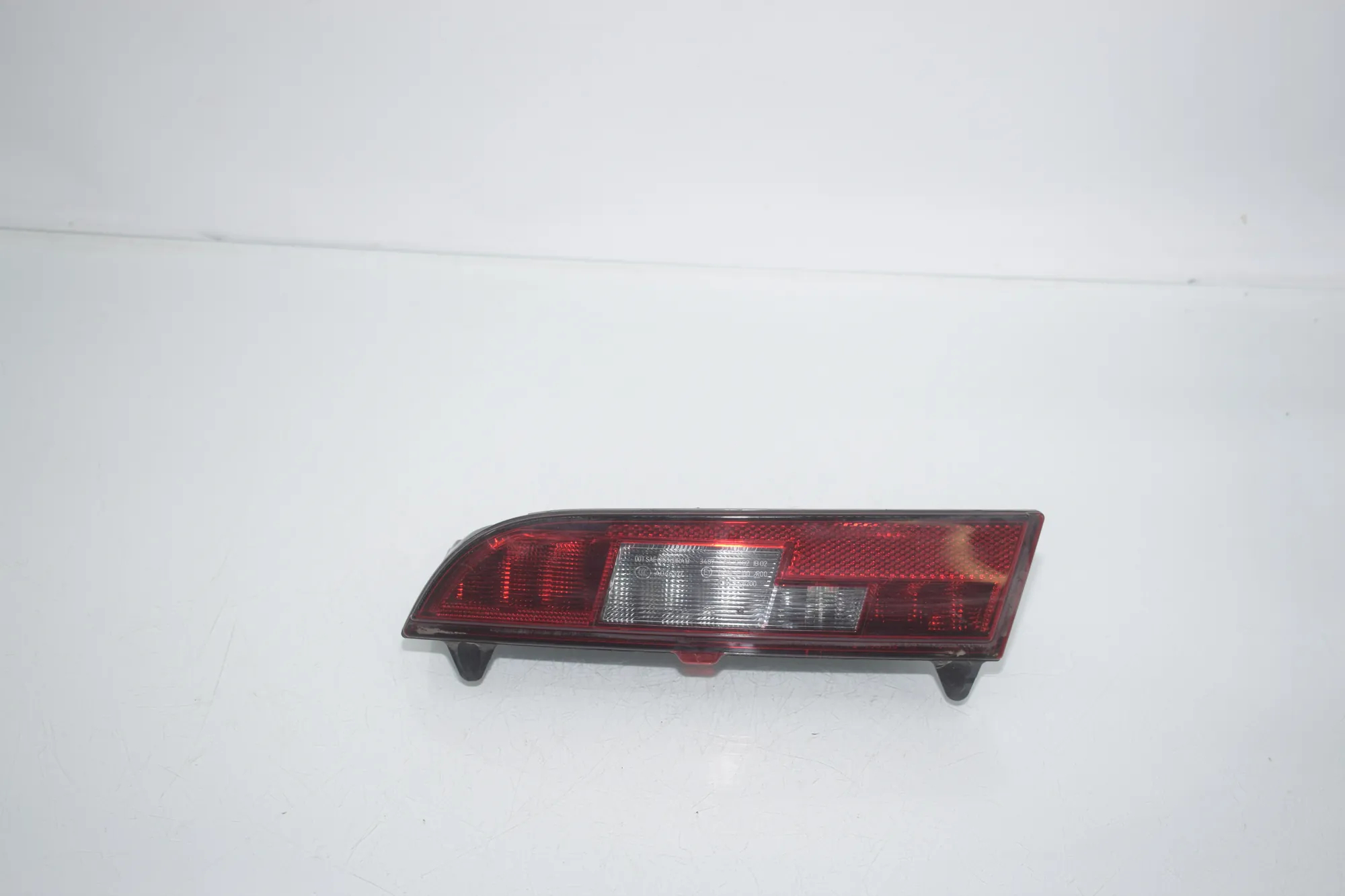 Rear Left Bumper Reflector – OEM 7304043 · BMW i3 (I01) BMW i3 (I01) Electric 2020