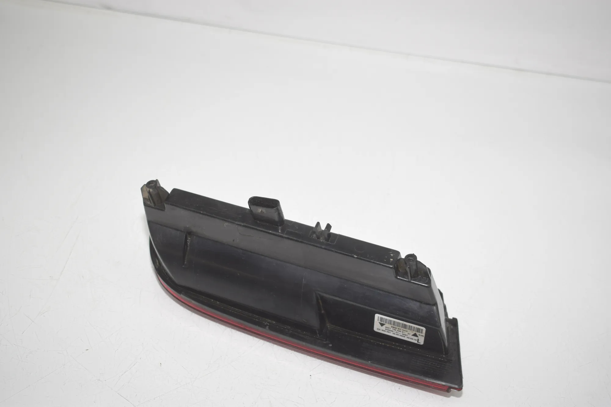 Rear Left Bumper Reflector – OEM 7304043 · BMW i3 (I01) BMW i3 (I01) Electric 2020 – 4