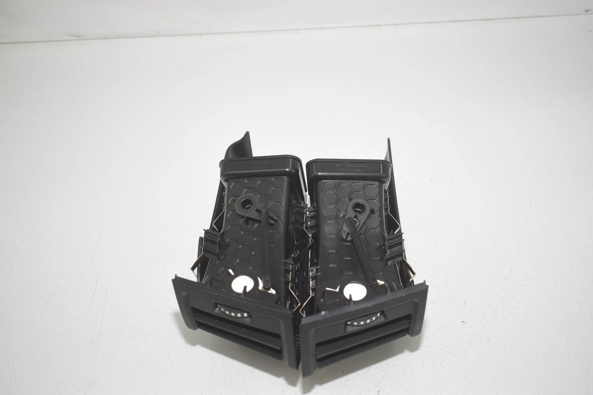 Dashboard Air Vents – OEM 9283002 · BMW i3 (I01) BMW i3 (I01) Electric 2020 – 5