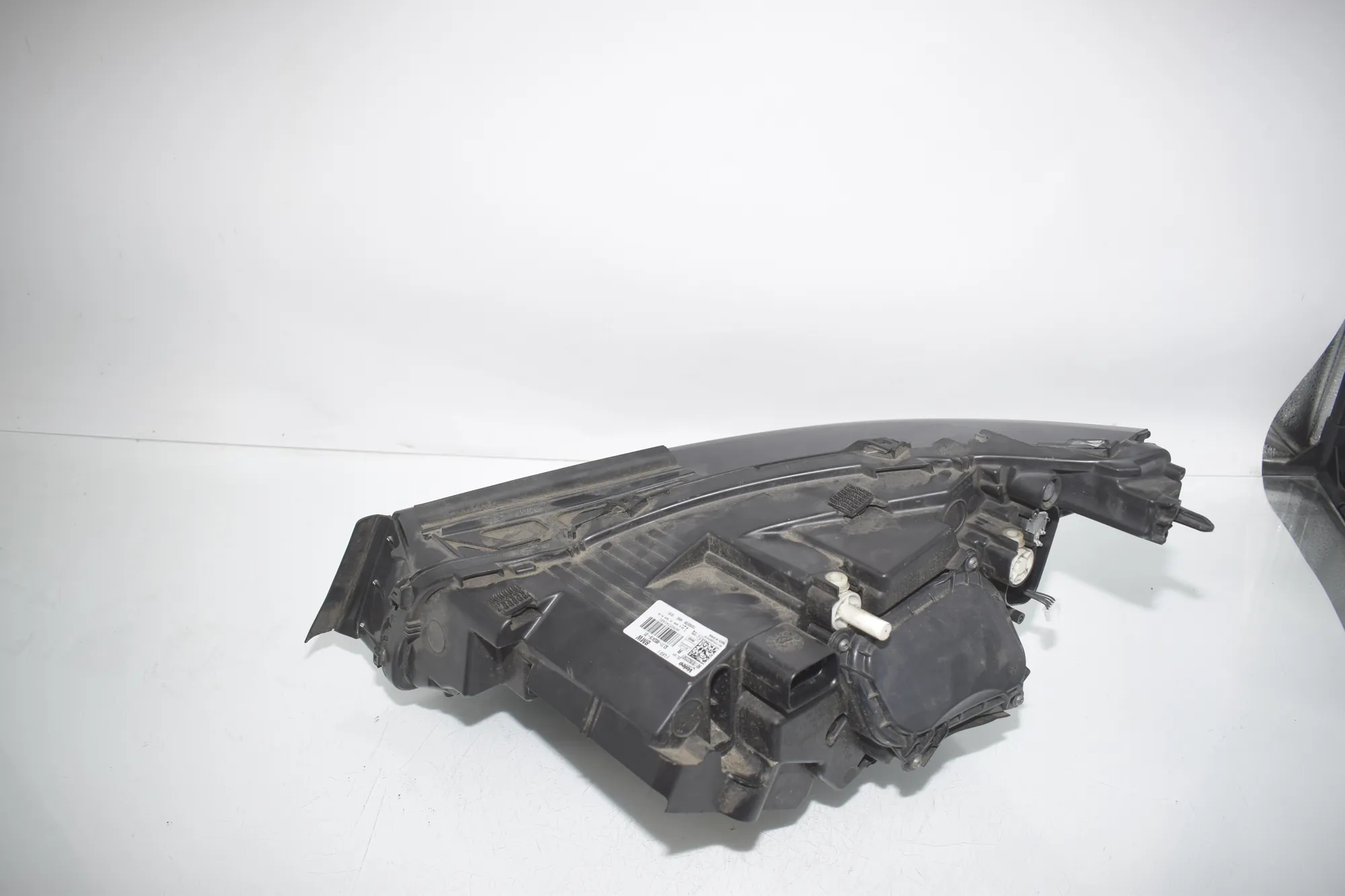 Front Right Headlight – OEM 9853416 · BMW i3 (I01) BMW i3 (I01) Electric 2020 – 4