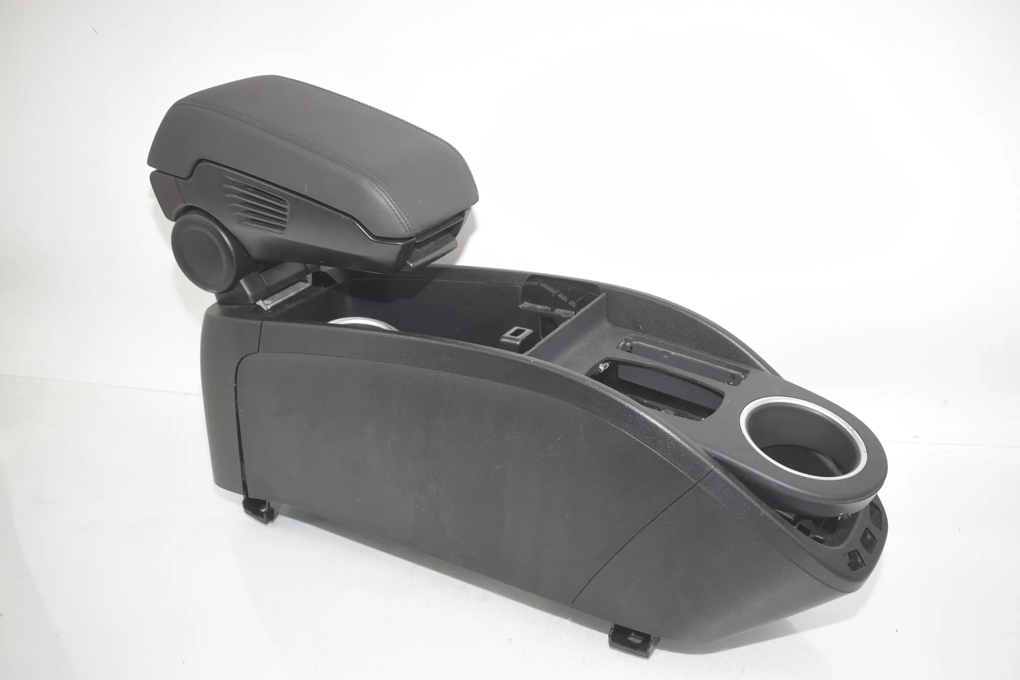 Center Console – OEM 9283166 · BMW i3 (I01) BMW i3 (I01) Electric 2020 – 5