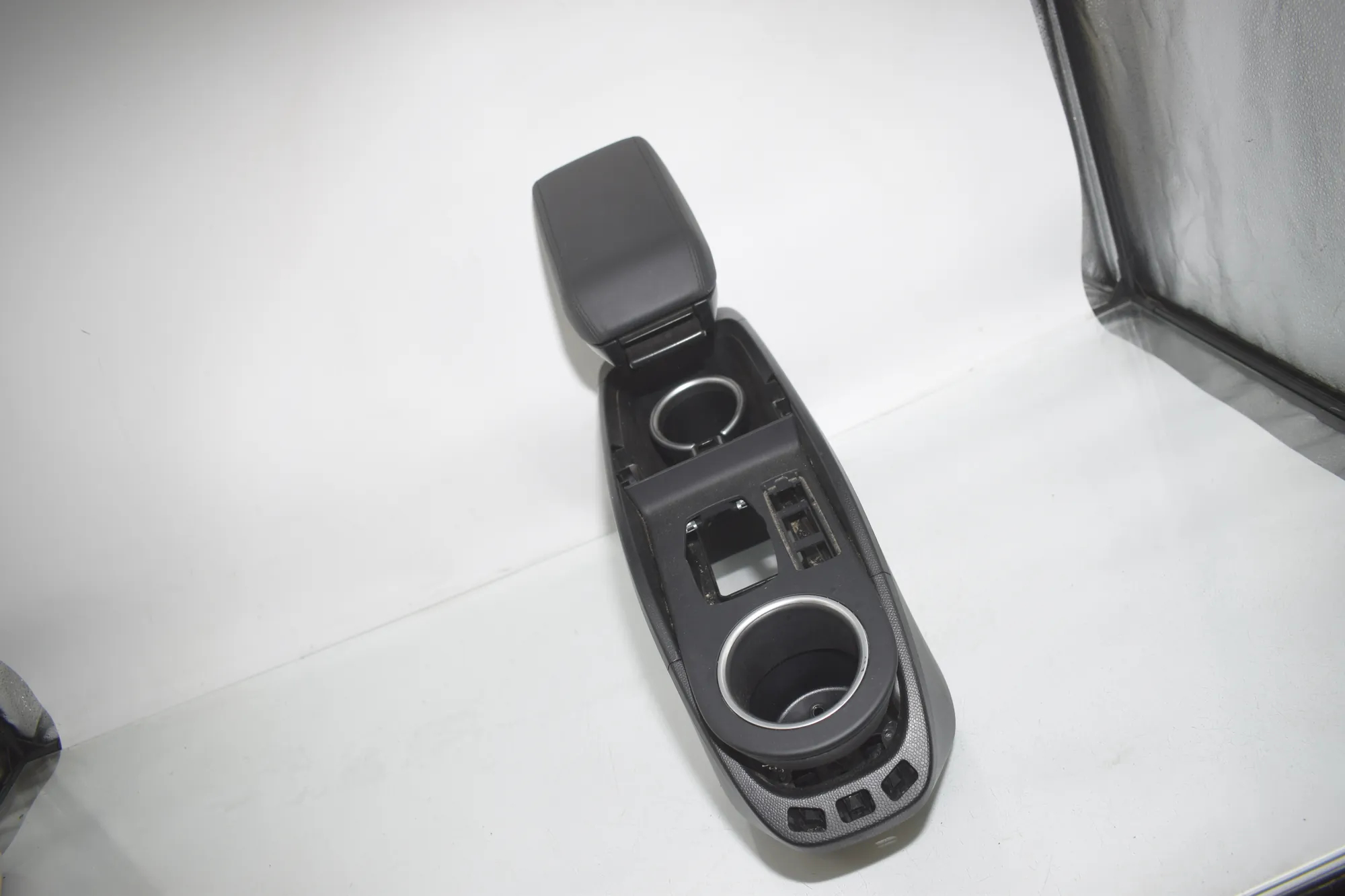 Center Console – OEM 9283166 · BMW i3 (I01) BMW i3 (I01) Electric 2020 – 6