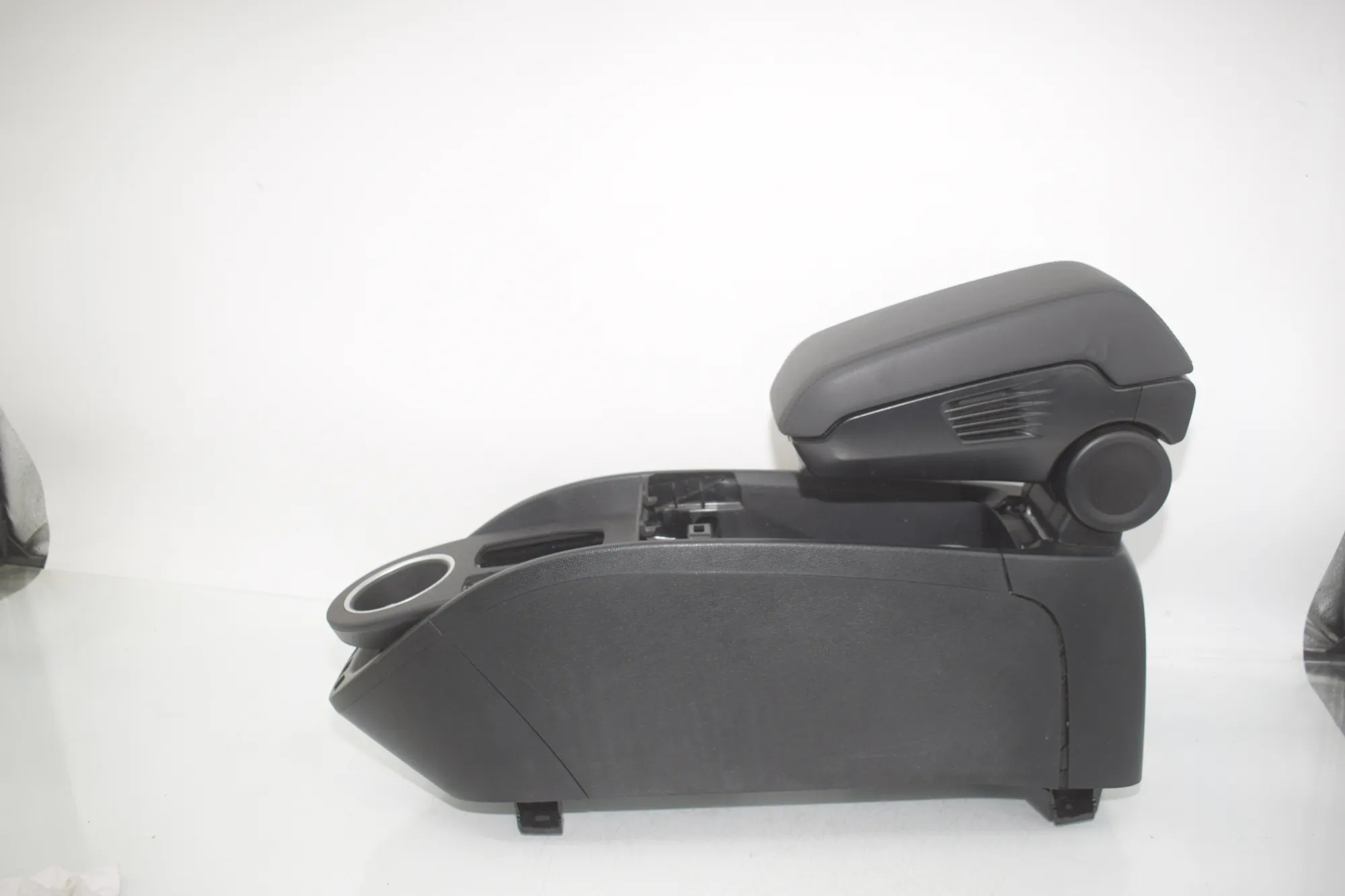 Center Console – OEM 9283166 · BMW i3 (I01) BMW i3 (I01) Electric 2020