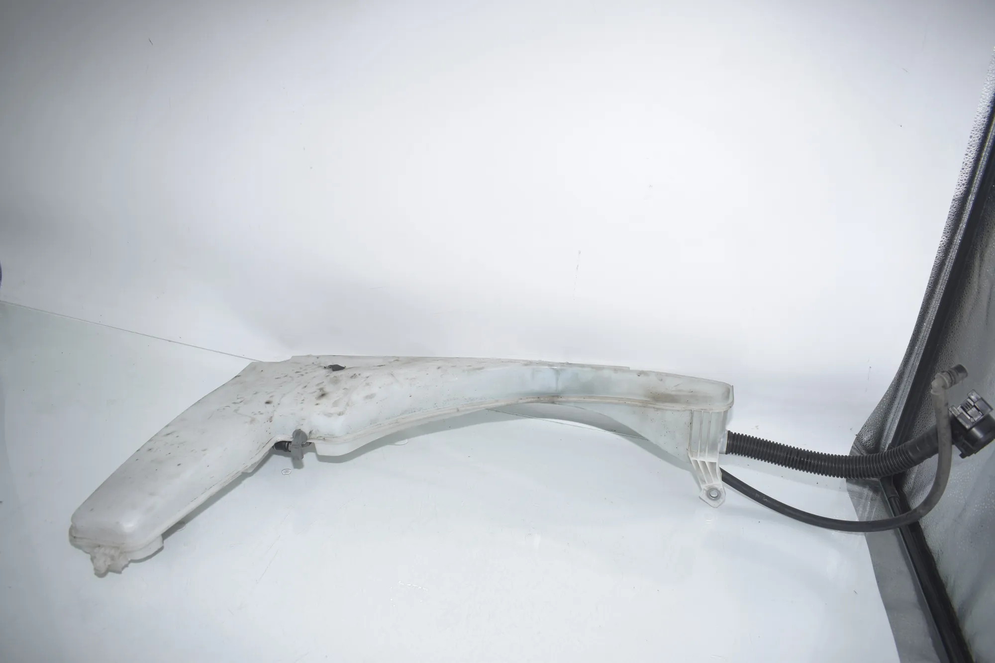 Window Washer Tank – OEM 7255828 · BMW X3 (F25) BMW X3 (F25) xDrive 30 d 2012 – 3