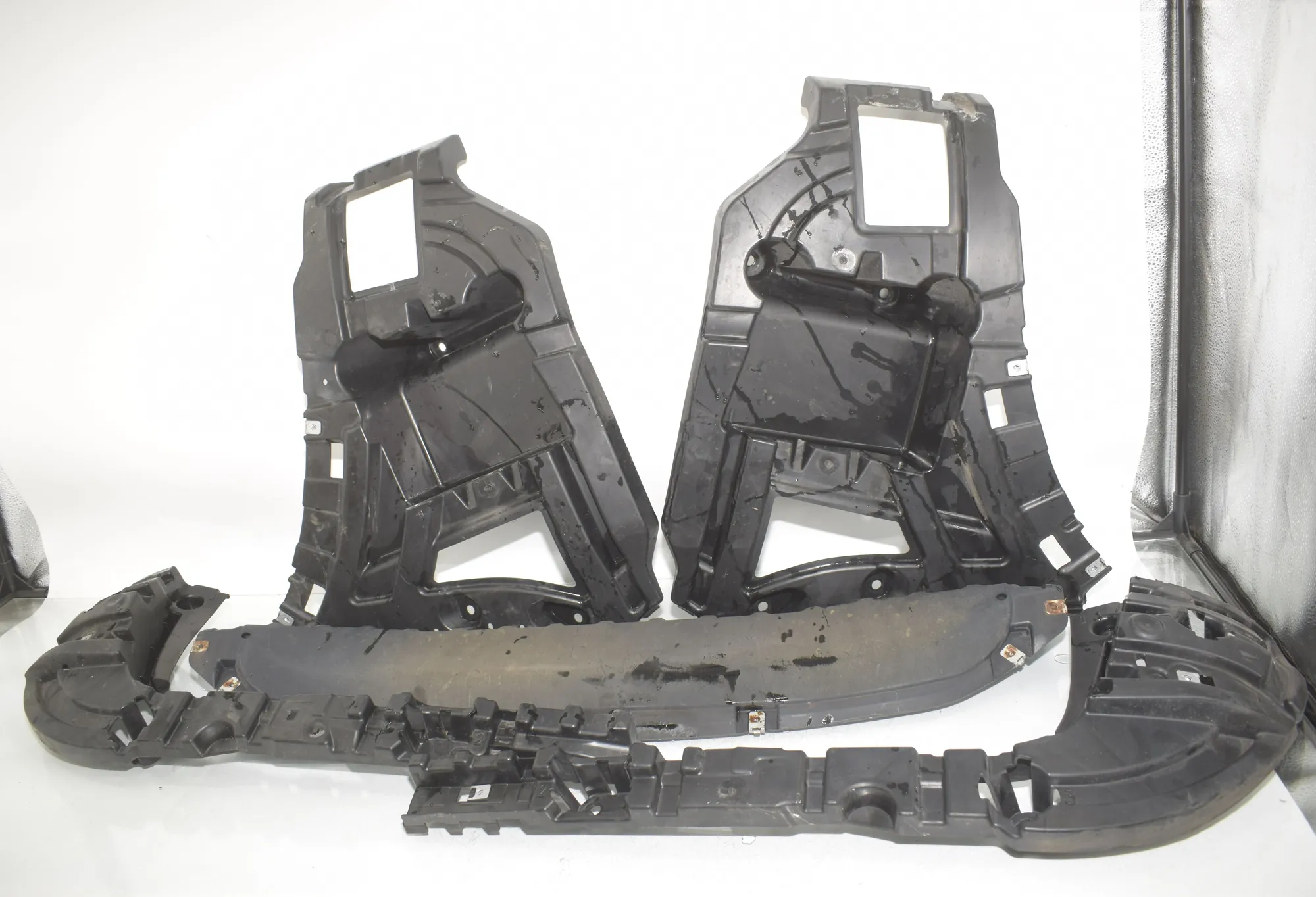 Rear Right Bumper Bracket – OEM 7210078 · BMW X3 (F25) BMW X3 (F25) xDrive 30 d 2012 – 2