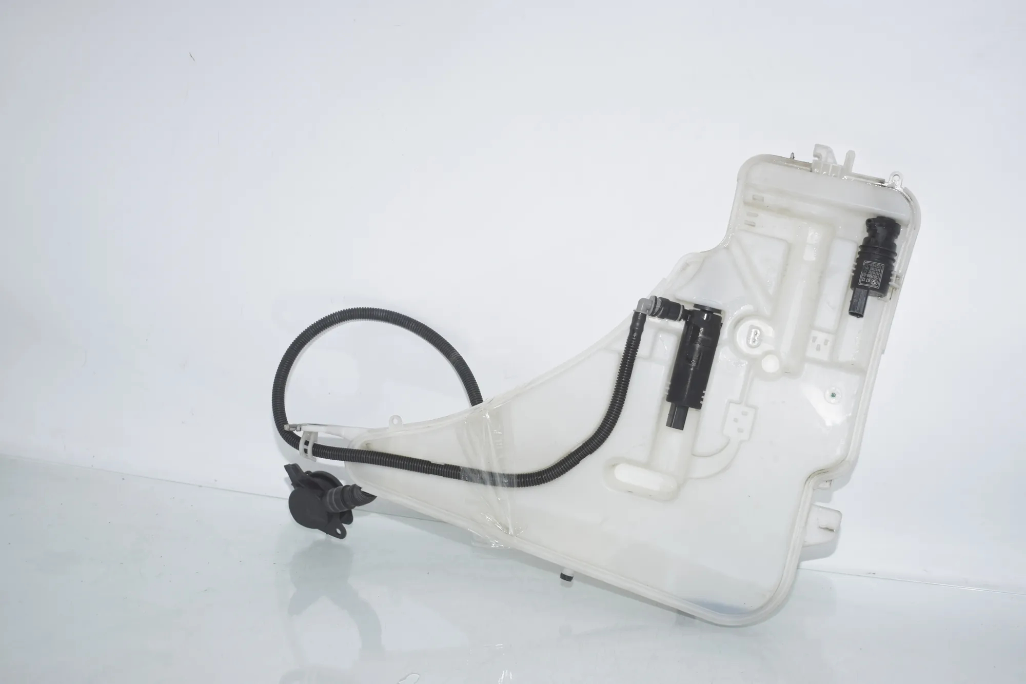 Window Washer Tank – OEM 7241679 · BMW 3 (F30, F80) BMW 3 (F30, F80) 320 i 2012 – 2