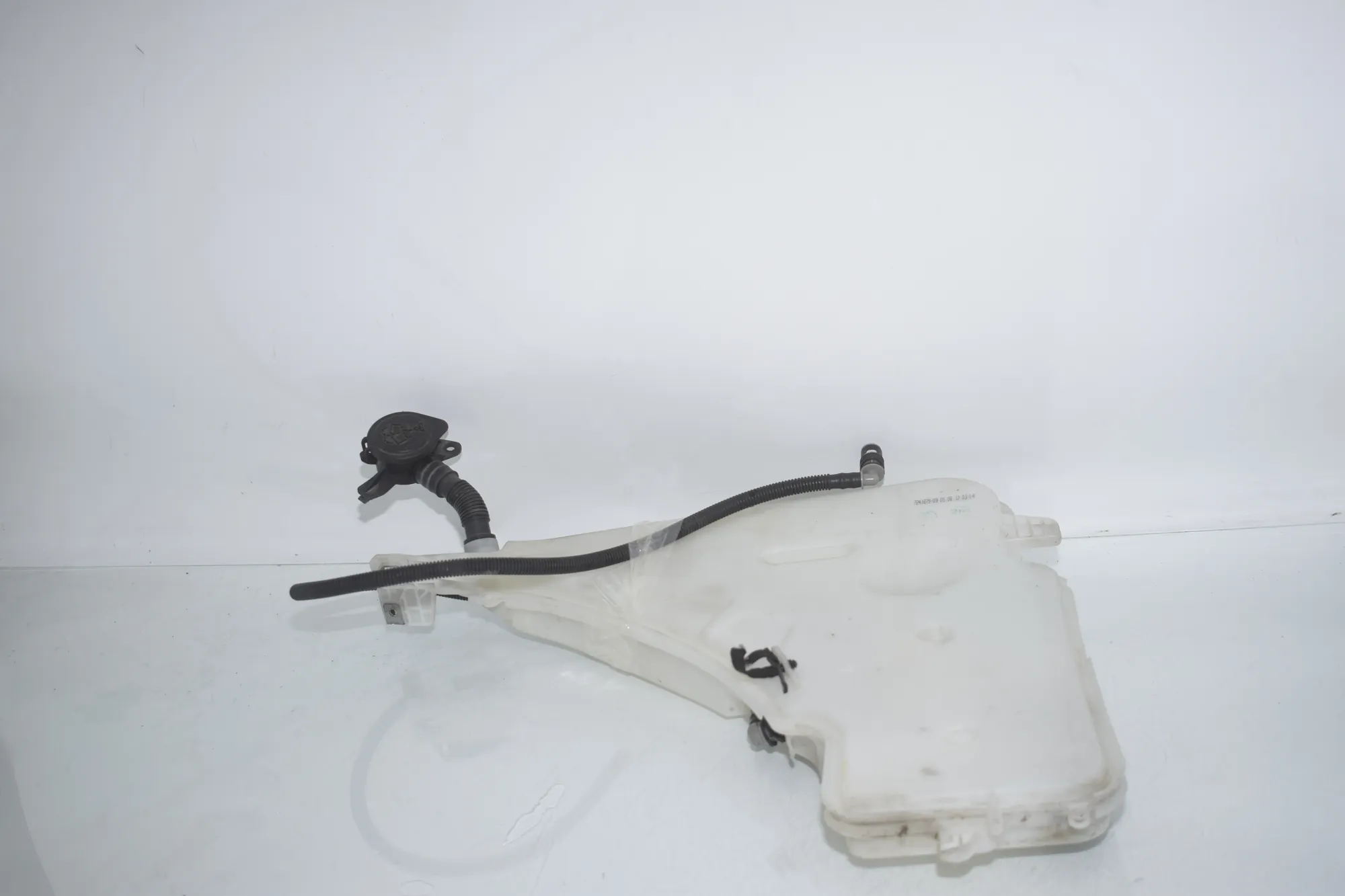 Window Washer Tank – OEM 7241679 · BMW 3 (F30, F80) BMW 3 (F30, F80) 320 i 2012 – 3