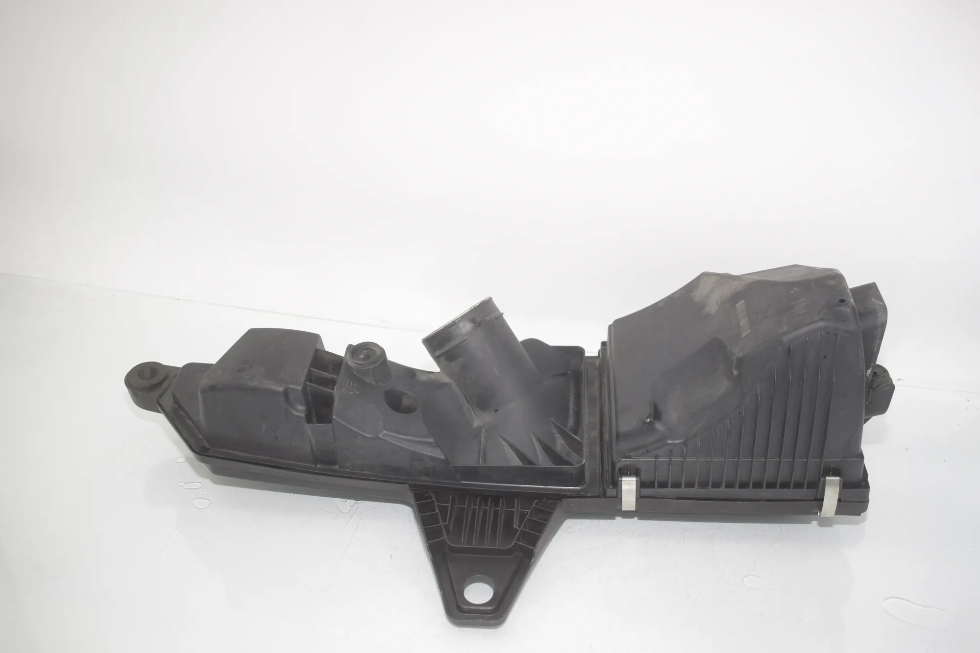 Air Filter Box – OEM 7597589 · BMW 3 (F30, F80) BMW 3 (F30, F80) 320 i 2012 – 2