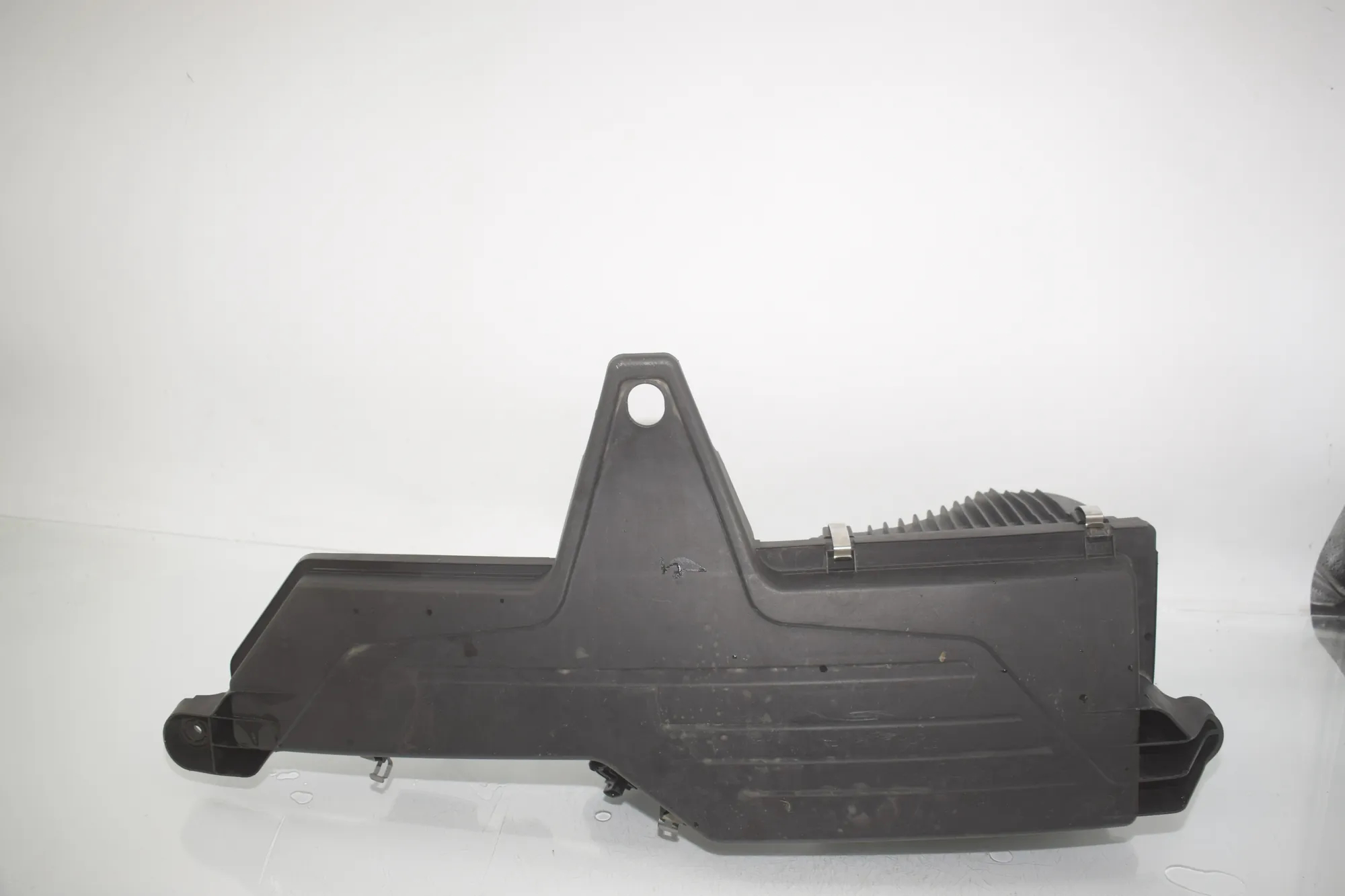 Air Filter Box – OEM 7597589 · BMW 3 (F30, F80) BMW 3 (F30, F80) 320 i 2012