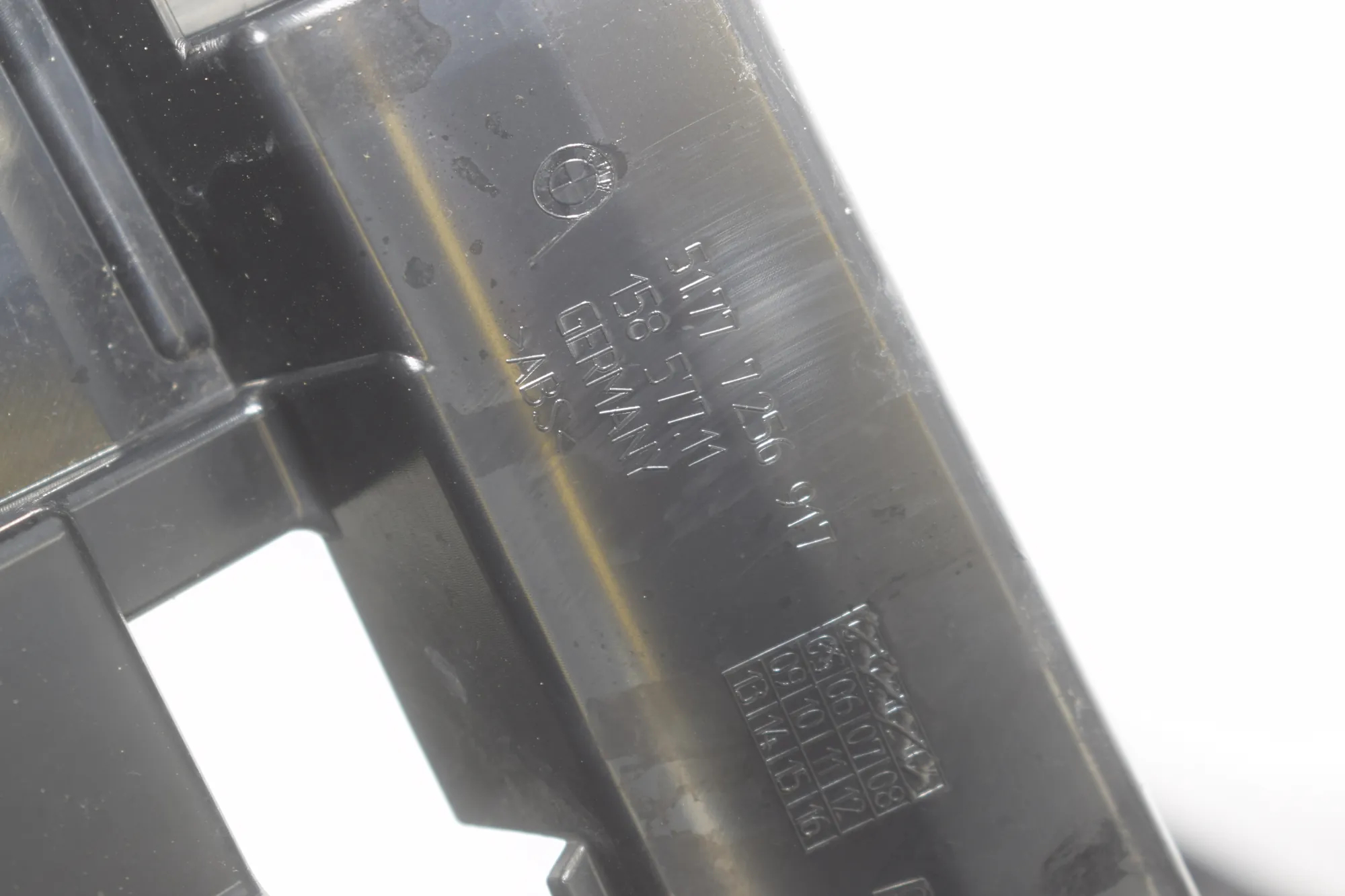 Sideskirt Bracket – OEM 7256915 · BMW 3 (F30, F80) BMW 3 (F30, F80) 320 i 2012 – 8