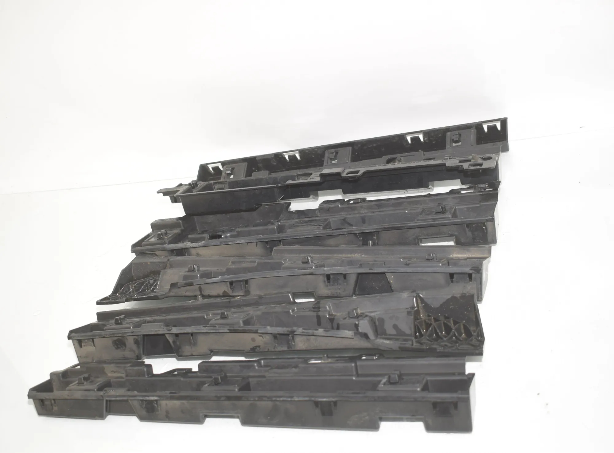 Sideskirt Bracket – OEM 7256915 · BMW 3 (F30, F80) BMW 3 (F30, F80) 320 i 2012 – 3