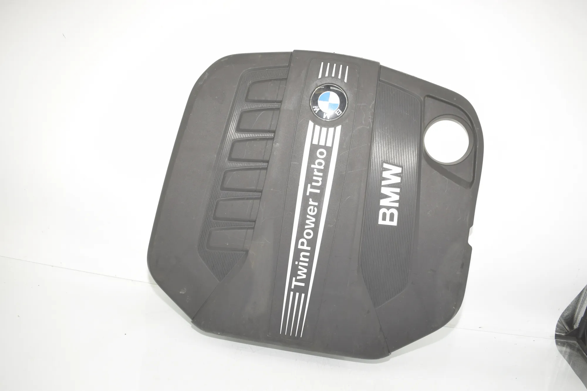 Engine Cover – OEM 8513452 · BMW X3 (F25) BMW X3 (F25) xDrive 30 d 2012