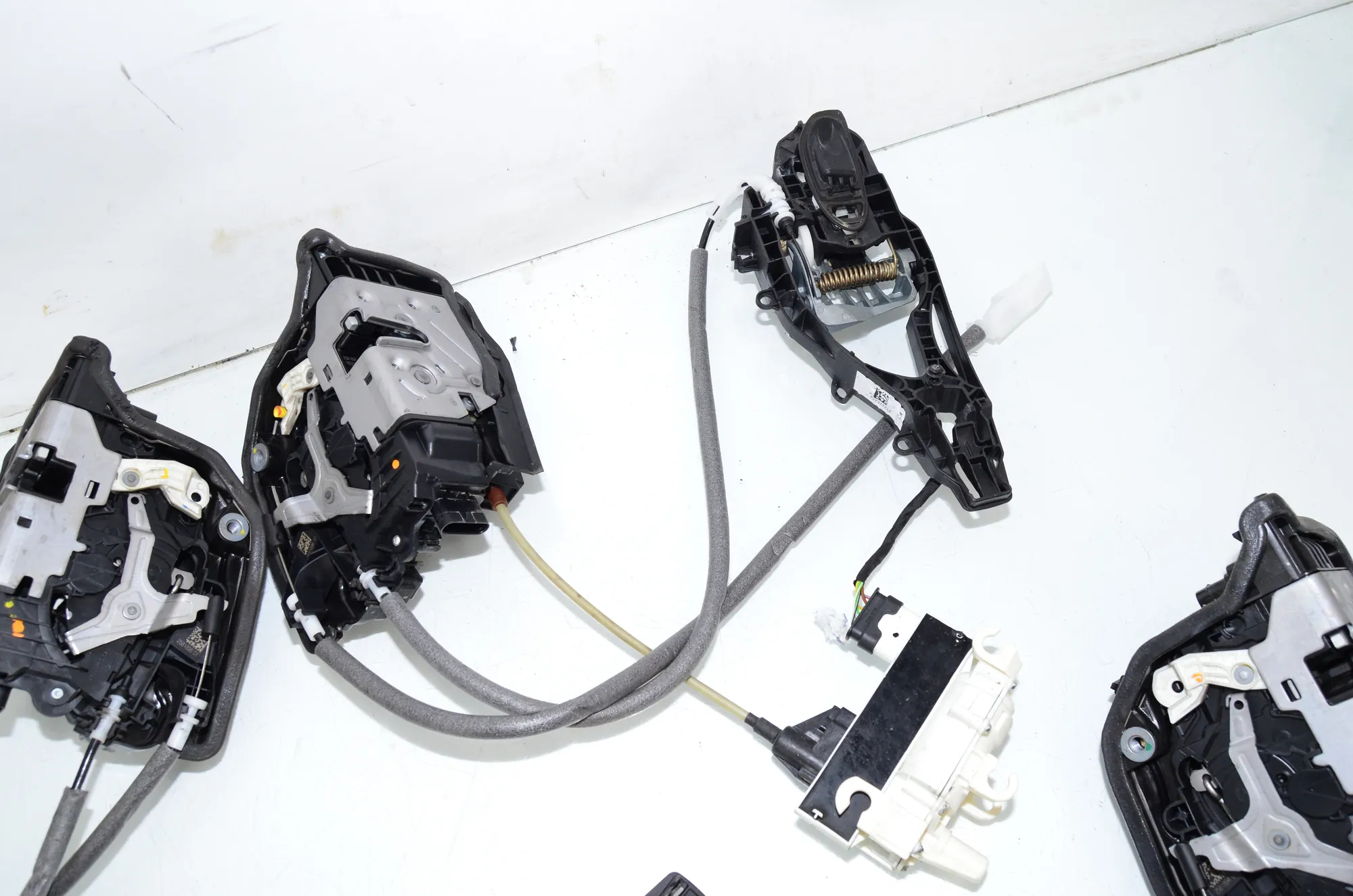 Door Locks Soft Close Kit – OEM 2581894 · BMW 7 (G11, G12) 750 d, Ld xDrive 2016 – 3
