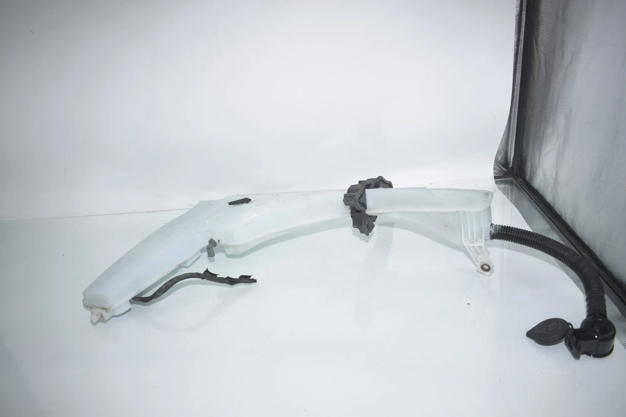 Window Washer Tank – OEM 7255827 · BMW X3 (F25) BMW X3 (F25) xDrive 30 d 2012 – 3