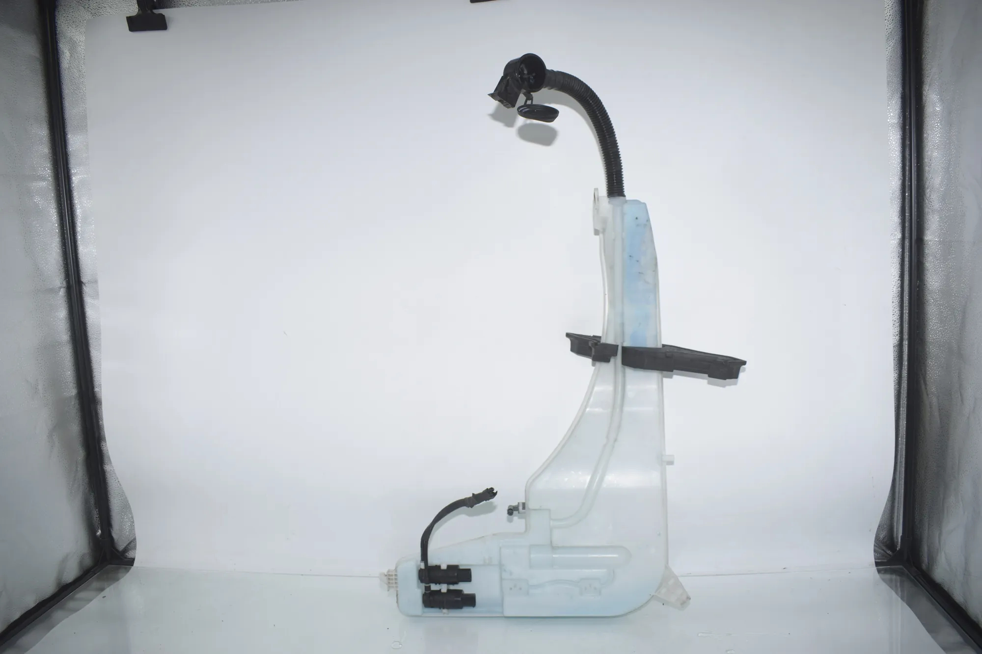 Window Washer Tank – OEM 7255827 · BMW X3 (F25) BMW X3 (F25) xDrive 30 d 2012