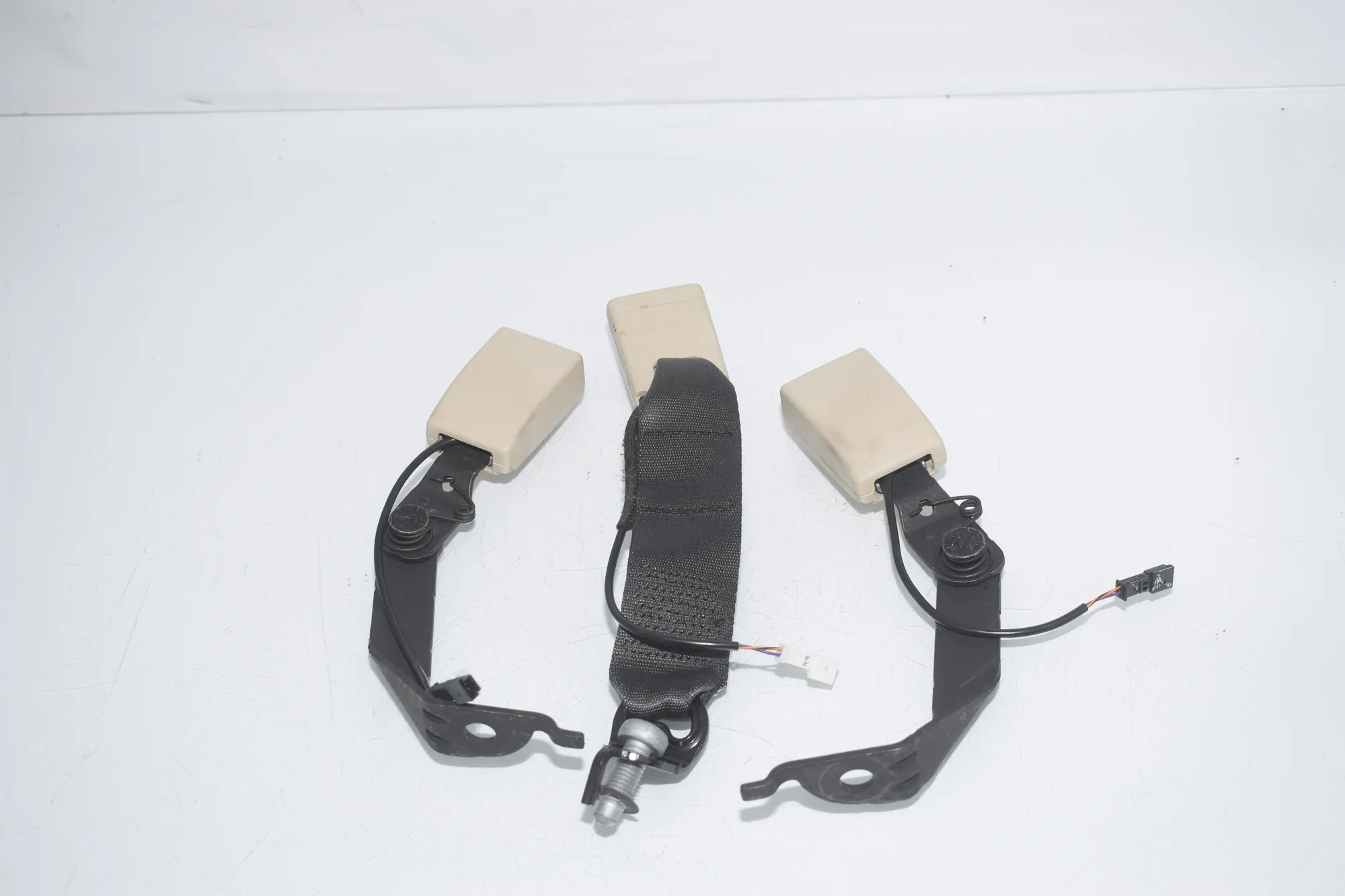 Rear Right Seat Buckle – OEM 7435906 · BMW 7 (G11, G12) 750 d, Ld xDrive 2016 – 3