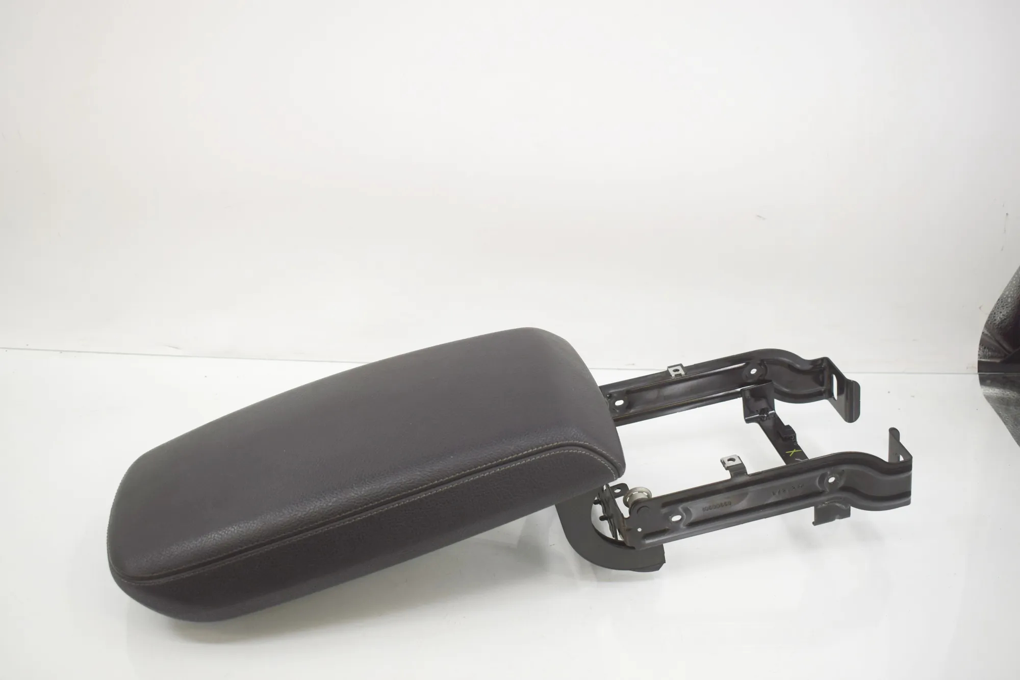 Armrest – OEM 9204247 · BMW X3 (F25) BMW X3 (F25) xDrive 30 d 2012